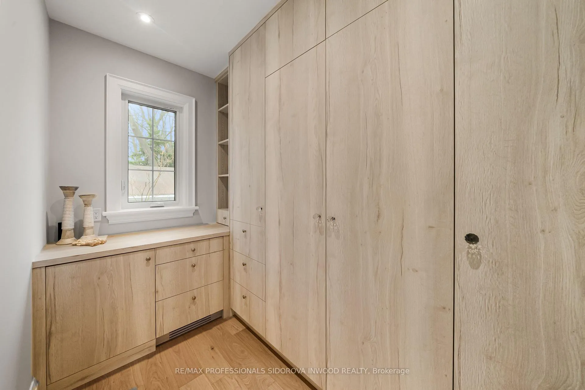 Photo 34 of 4 Tanglewood Terrace, Etobicoke, Stonegate-Queensway — HOMEH