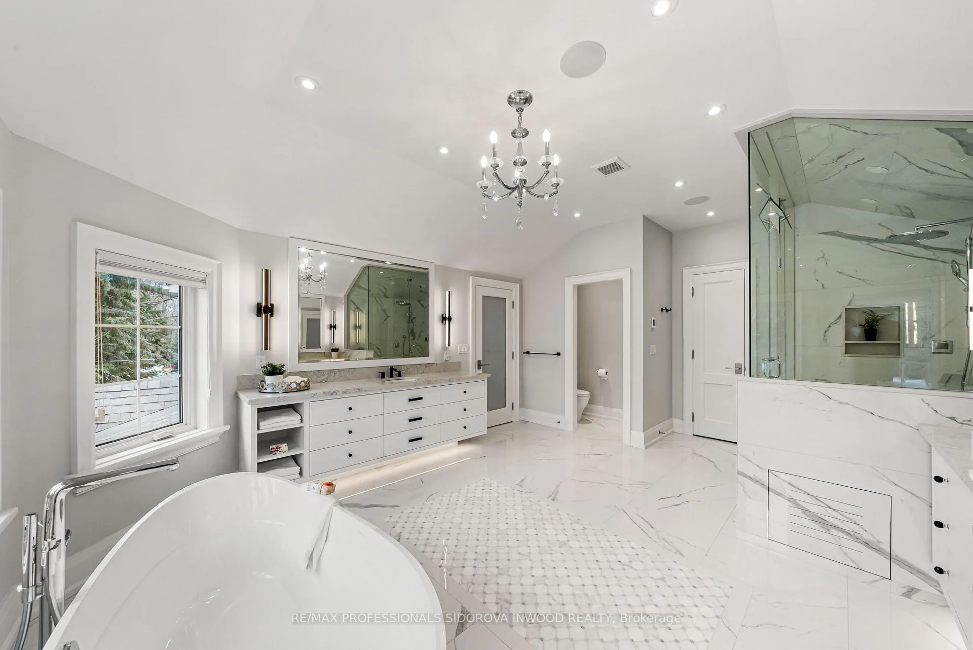 Photo 37 of 4 Tanglewood Terrace, Etobicoke, Stonegate-Queensway — HOMEH
