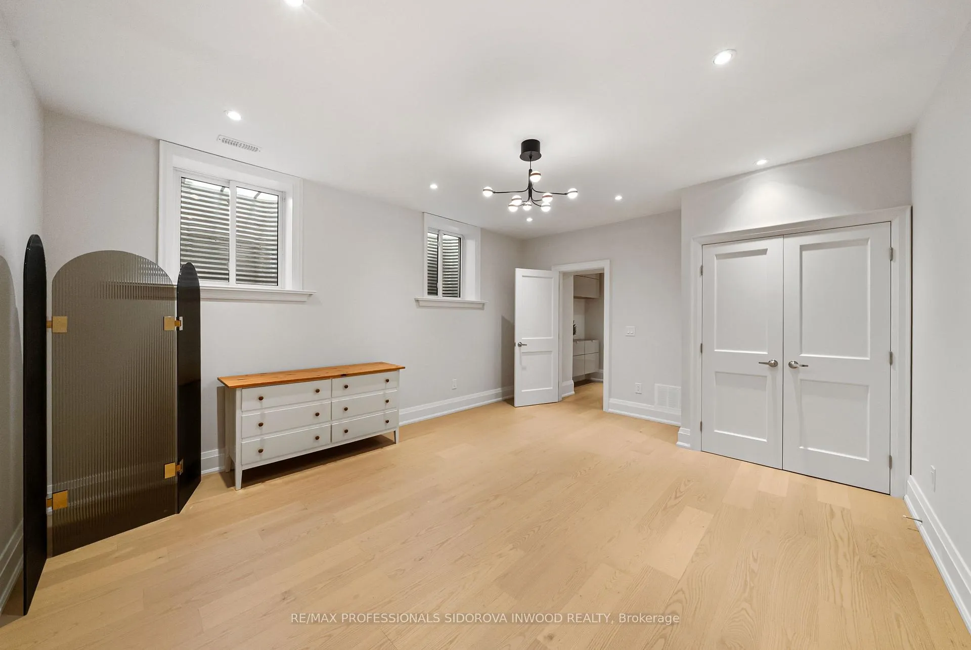 Photo 48 of 4 Tanglewood Terrace, Etobicoke, Stonegate-Queensway — HOMEH