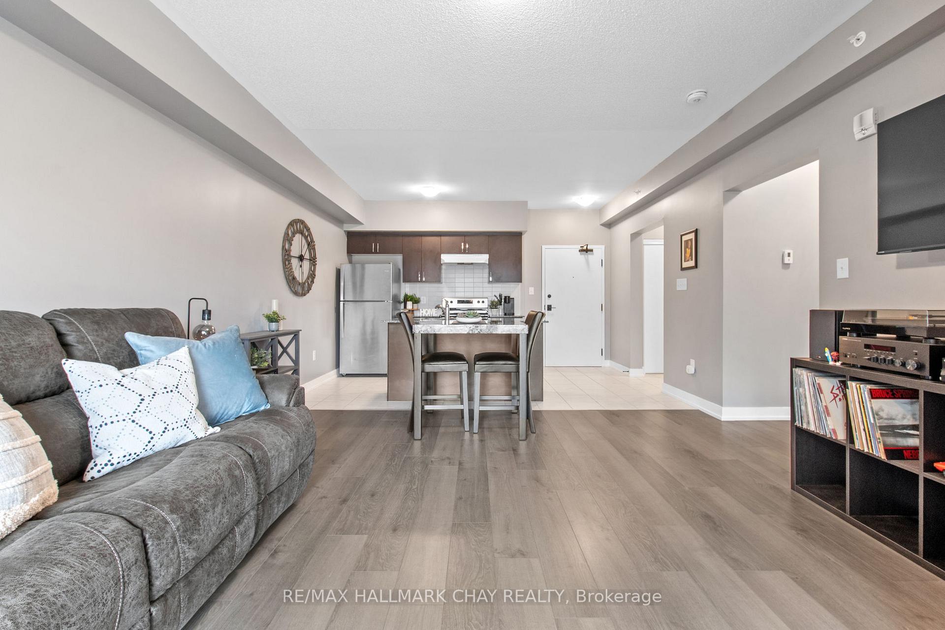 Photo 3 of Unit 211, 4 Spice Way, Barrie, Innis-Shore — HOMEH