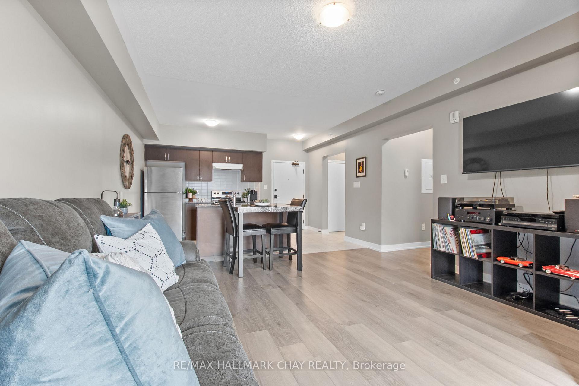 Photo 4 of Unit 211, 4 Spice Way, Barrie, Innis-Shore — HOMEH
