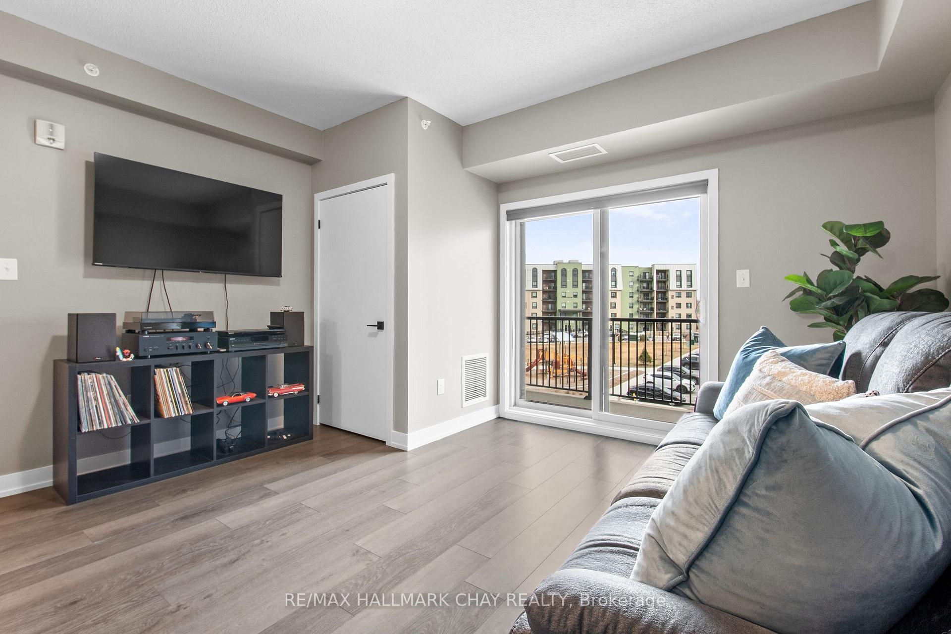Photo 11 of Unit 211, 4 Spice Way, Barrie, Innis-Shore — HOMEH