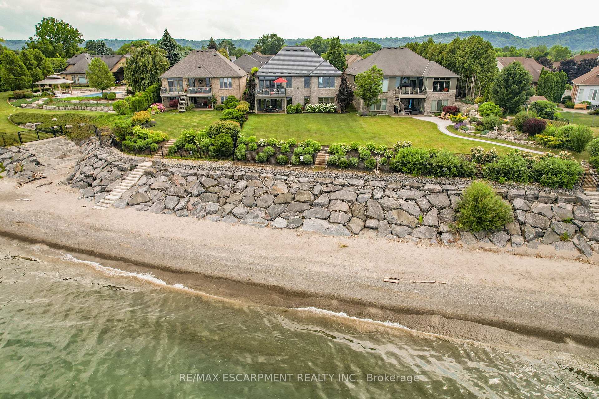 Photo 3 of Unit 4, 61 Lake Street, Grimsby, Grimsby Beach — HOMEH