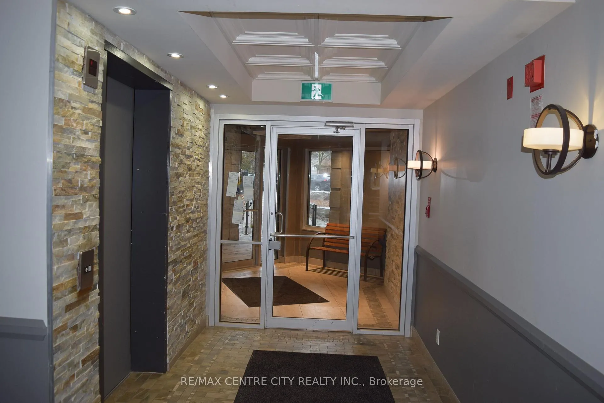 Photo 2 of Unit 207, 5 Jacksway Crescent, London, North G — HOMEH