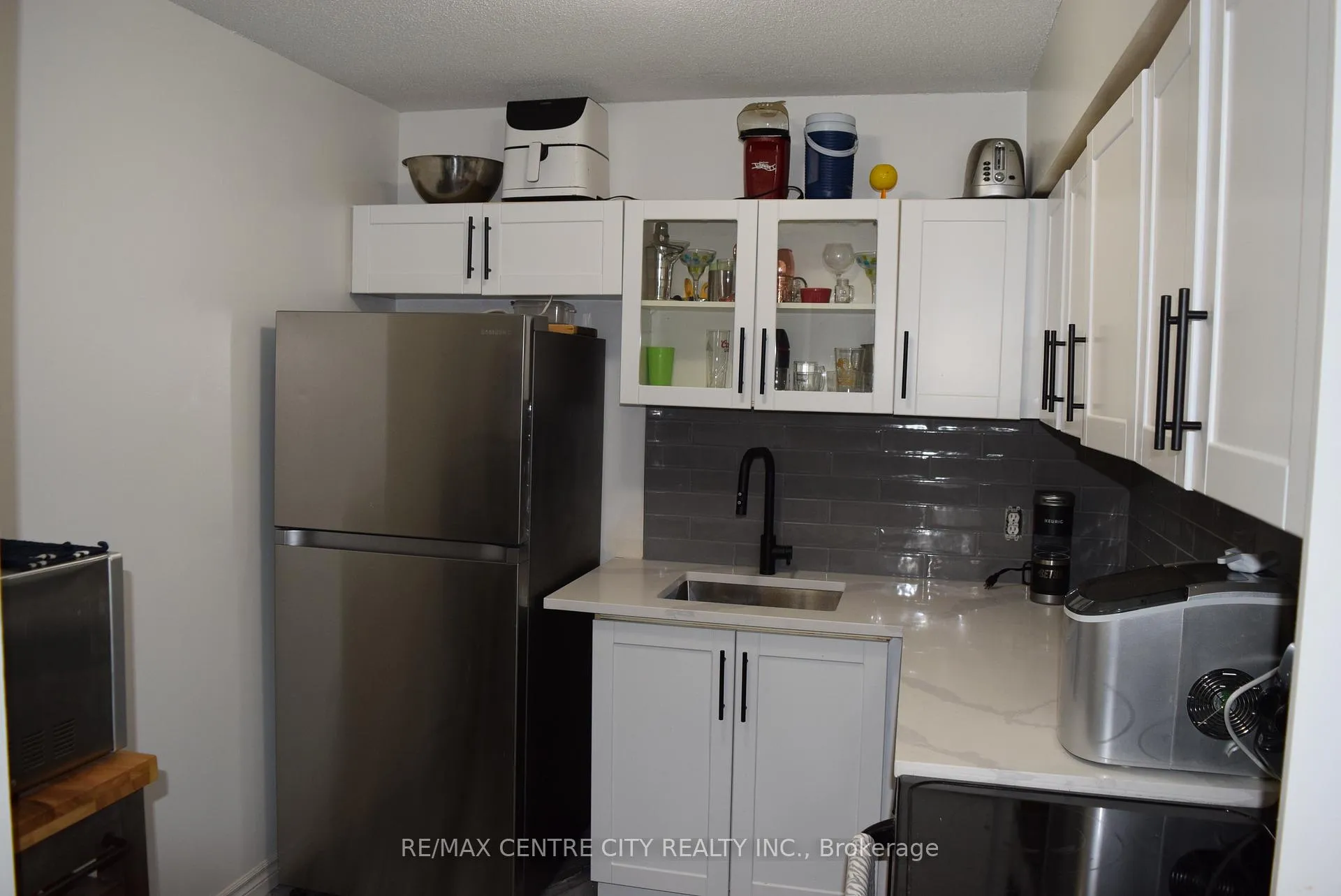 Photo 5 of Unit 207, 5 Jacksway Crescent, London, North G — HOMEH