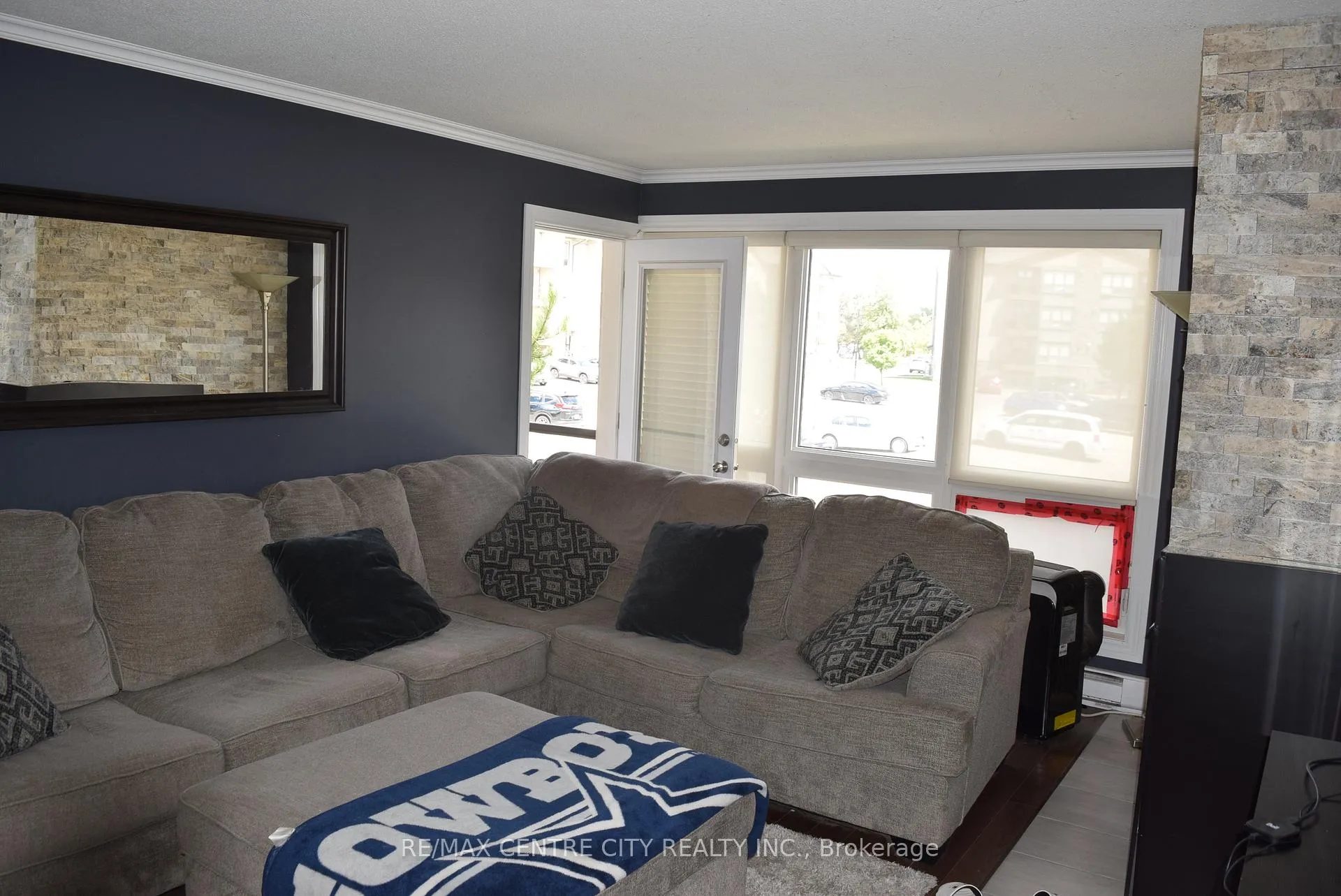 Photo 7 of Unit 207, 5 Jacksway Crescent, London, North G — HOMEH