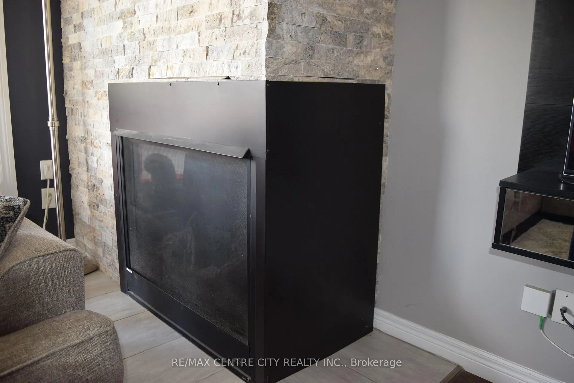Photo 8 of Unit 207, 5 Jacksway Crescent, London, North G — HOMEH