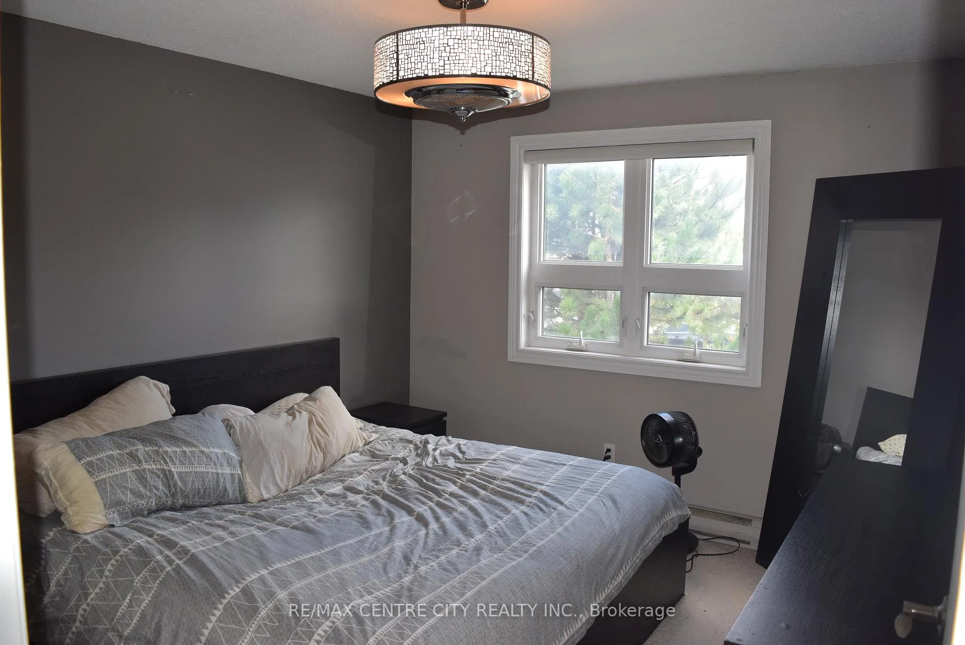 Photo 11 of Unit 207, 5 Jacksway Crescent, London, North G — HOMEH