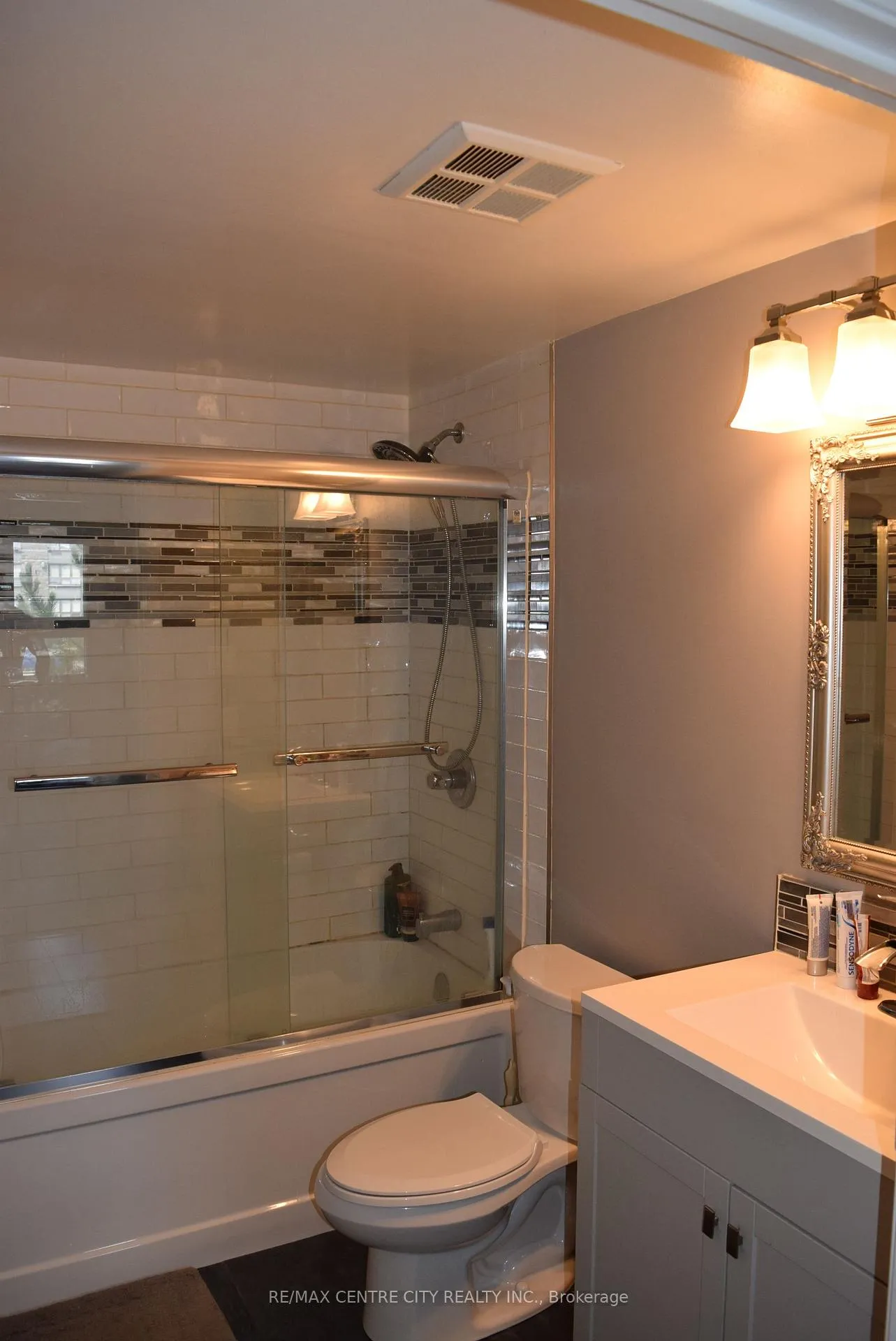 Photo 12 of Unit 207, 5 Jacksway Crescent, London, North G — HOMEH