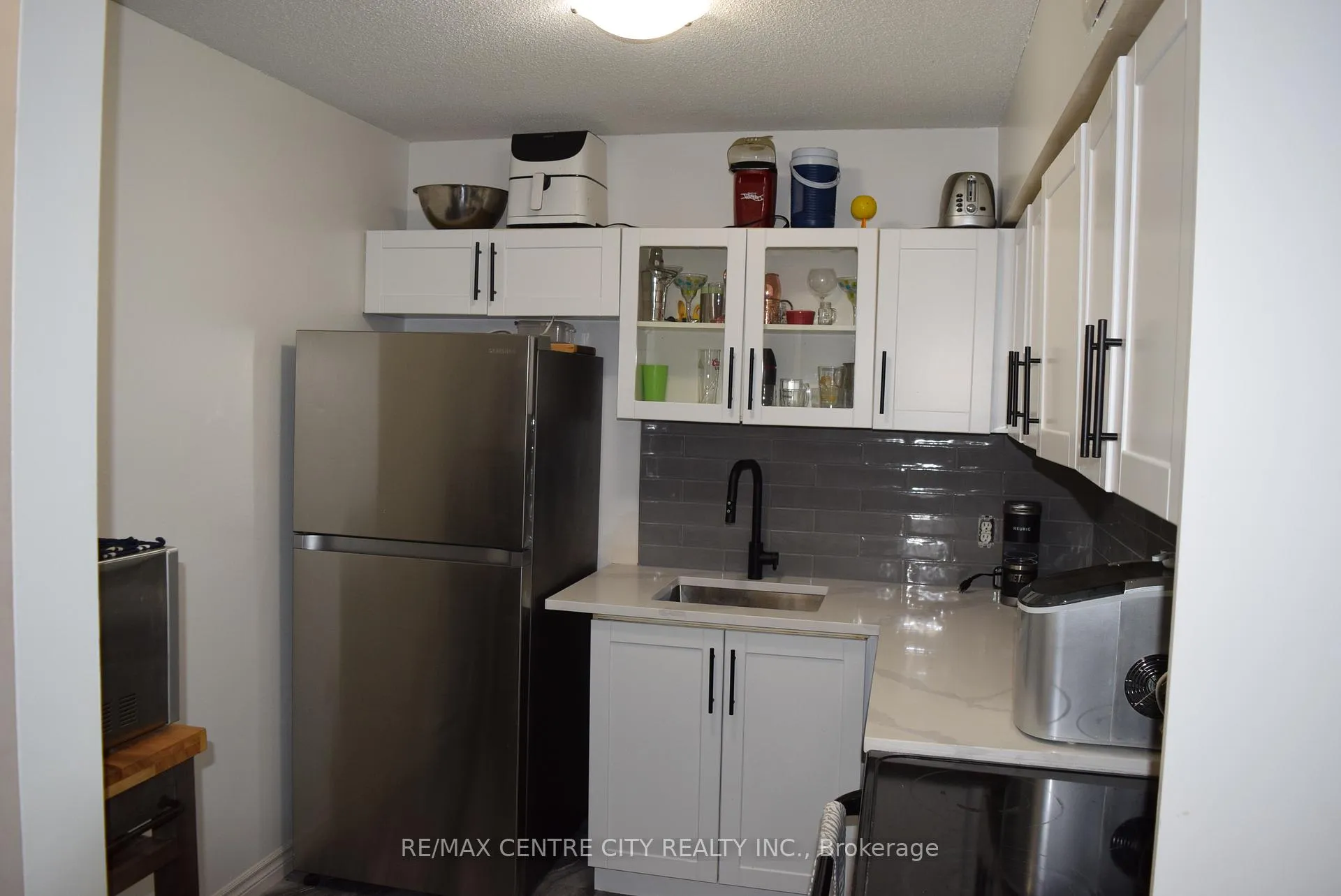 Photo 17 of Unit 207, 5 Jacksway Crescent, London, North G — HOMEH