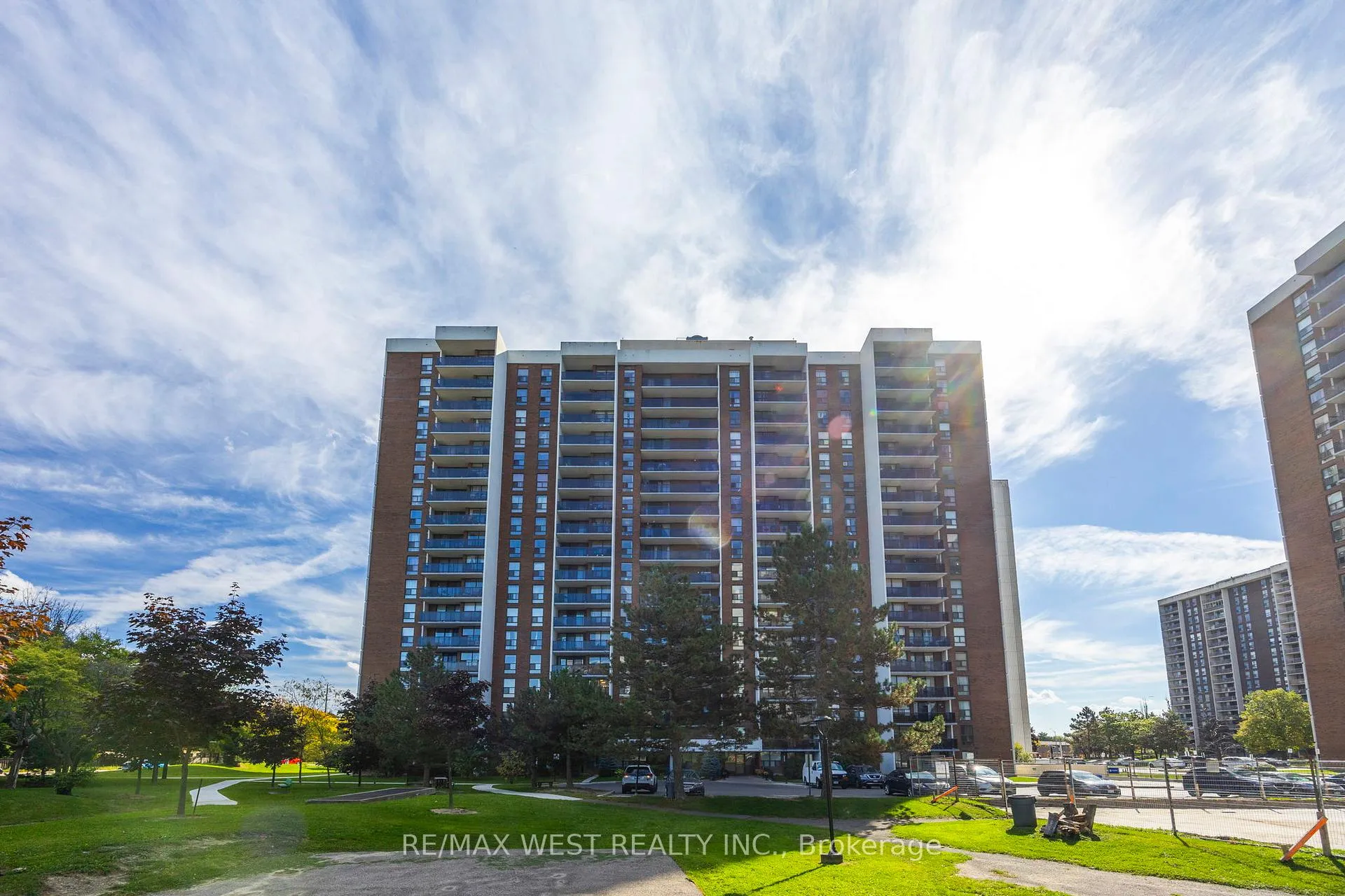 Front of Unit 805, 21 Knightsbridge Road
