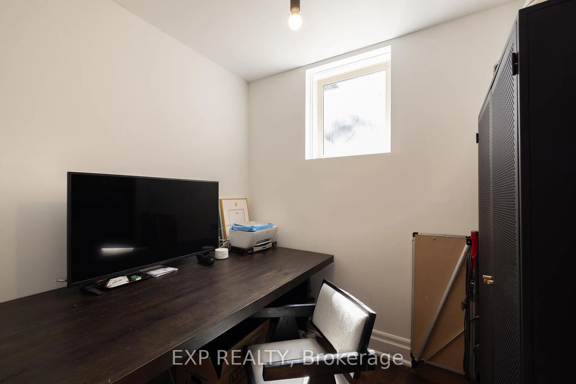 Photo 20 of 31 Brownstone Lane, Etobicoke, Kingsway South — HOMEH