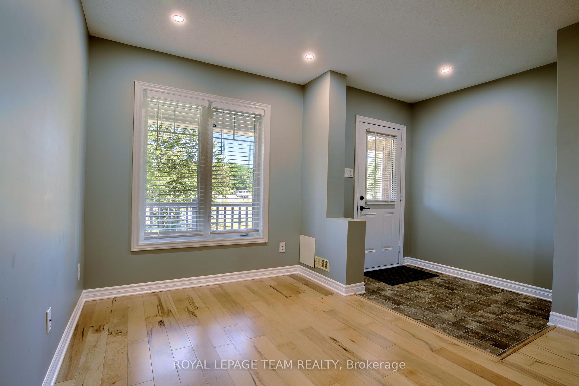 Photo 3 of 3867 Strandherd Drive, Ottawa, Barrhaven - Heritage Park — HOMEH