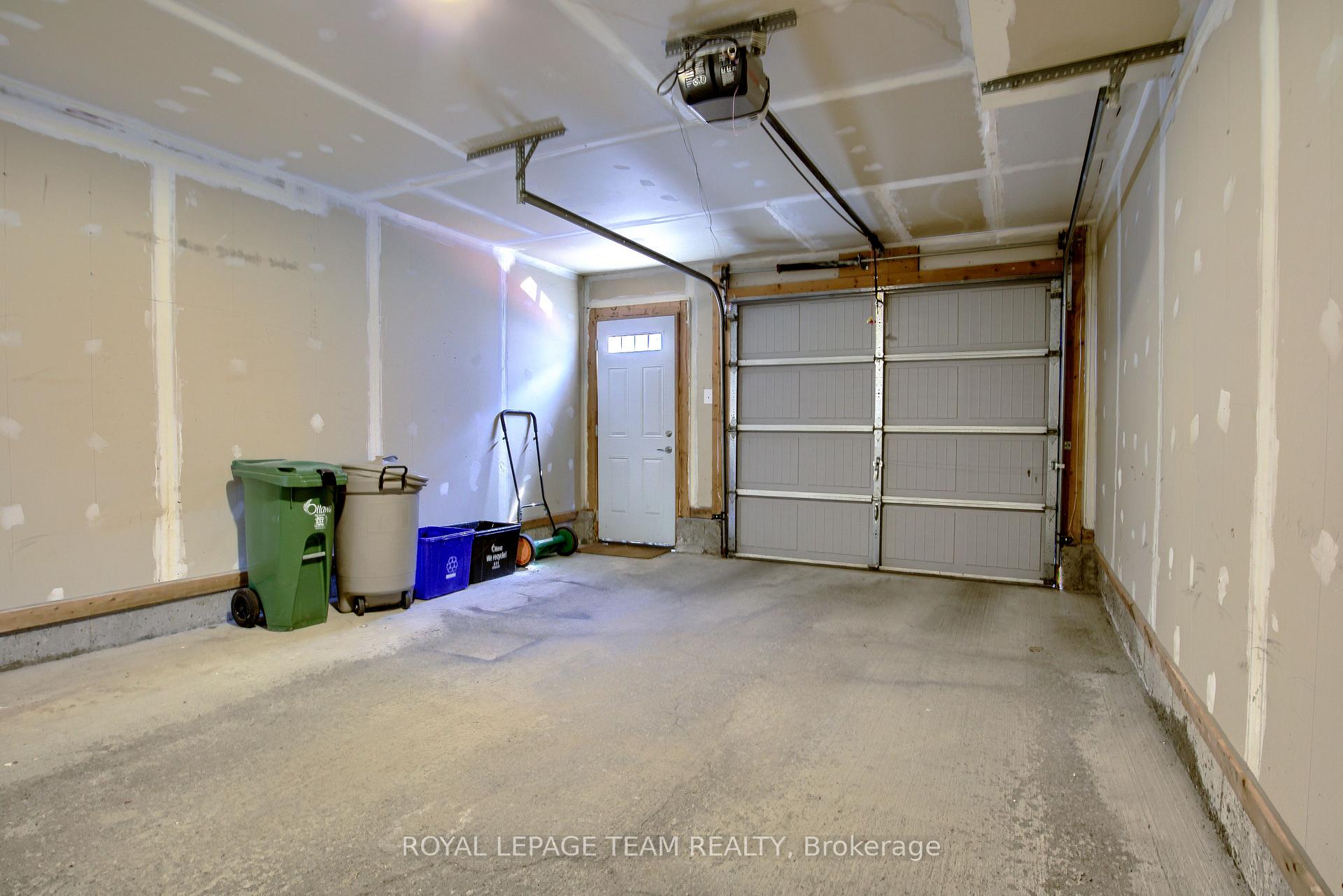 Photo 6 of 3867 Strandherd Drive, Ottawa, Barrhaven - Heritage Park — HOMEH