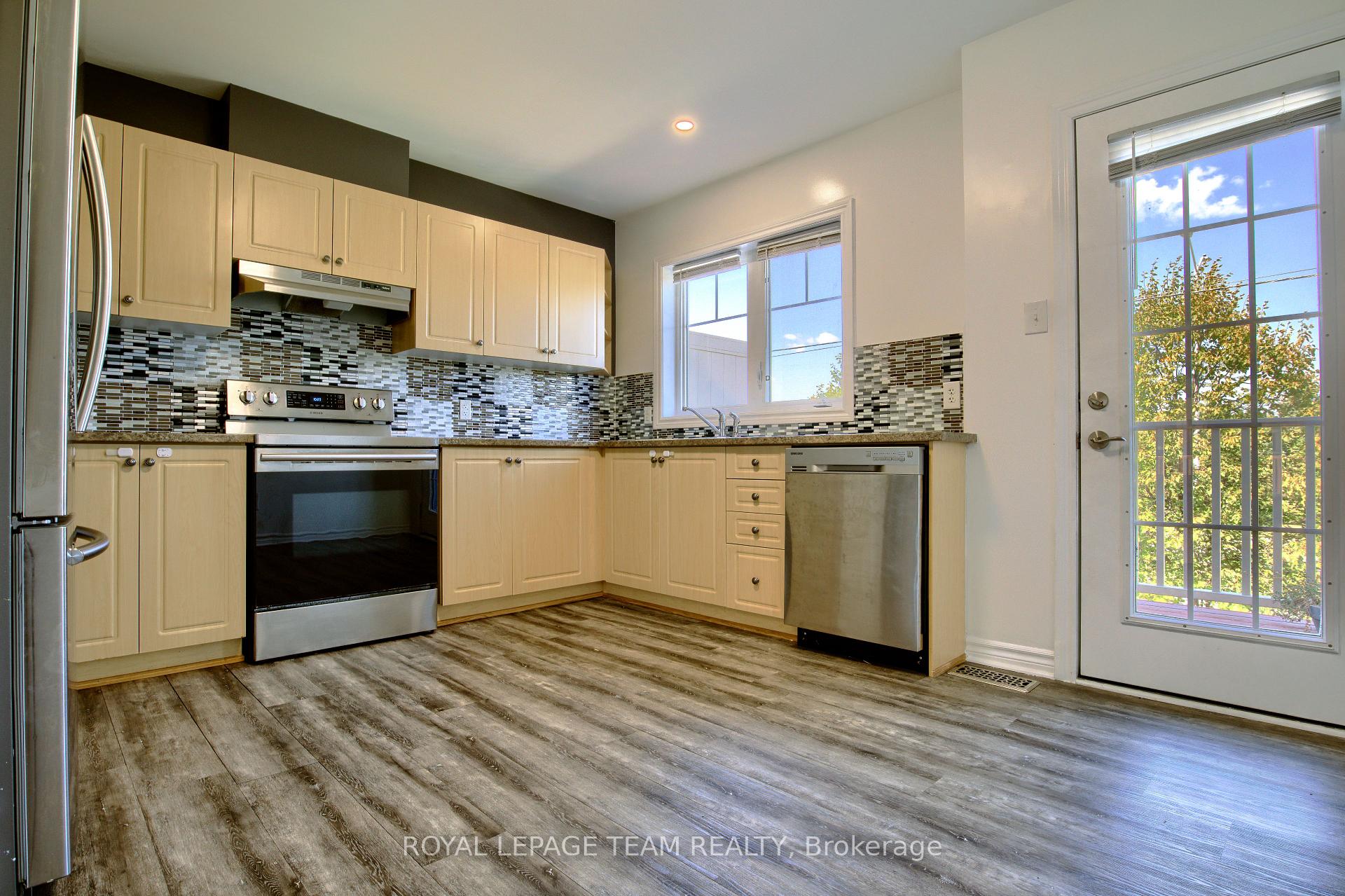 Photo 9 of 3867 Strandherd Drive, Ottawa, Barrhaven - Heritage Park — HOMEH