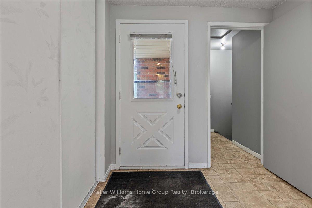 Photo 3 of Unit 10, 40 Silvercreek Parkway N, Guelph, Junction/Onward Willow — HOMEH