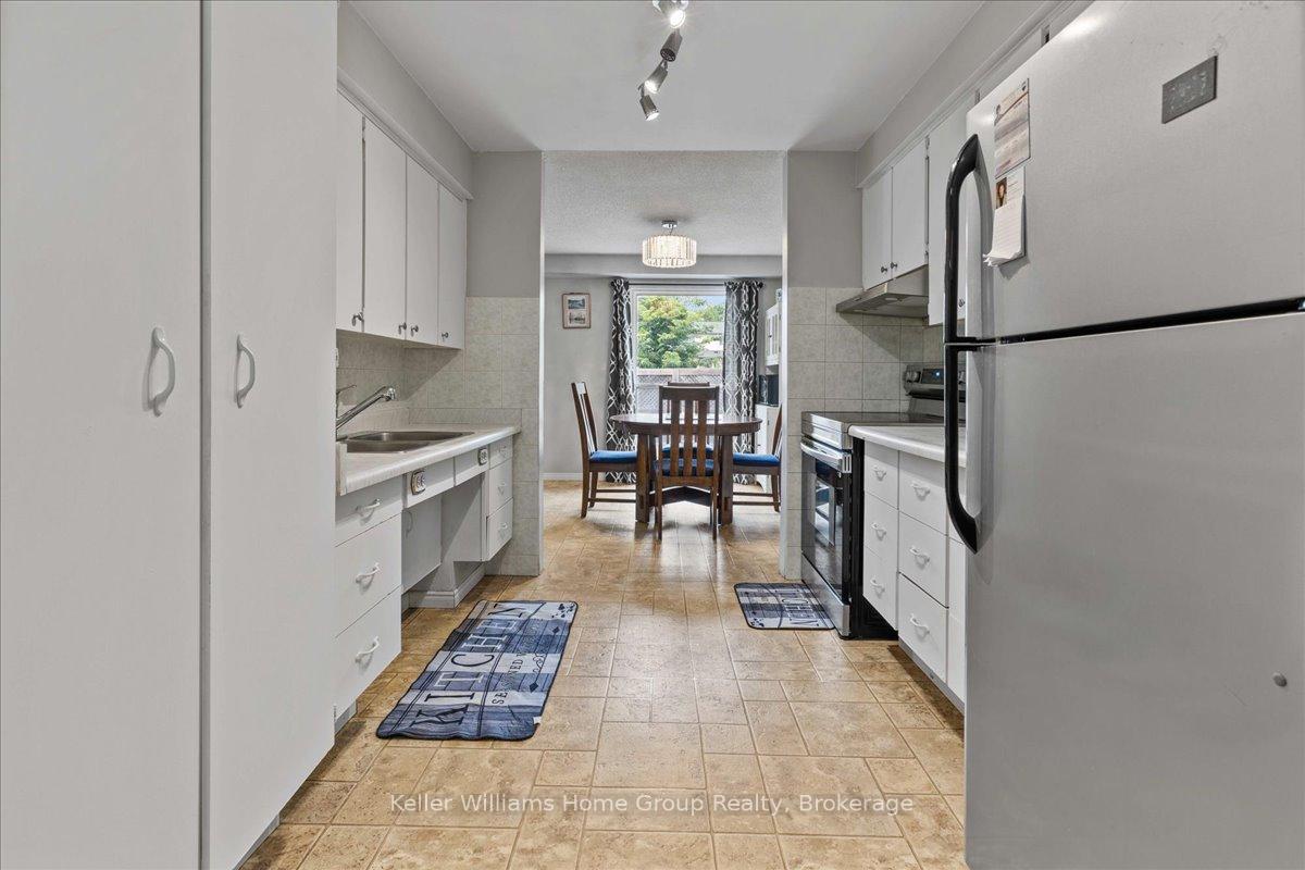 Photo 4 of Unit 10, 40 Silvercreek Parkway N, Guelph, Junction/Onward Willow — HOMEH