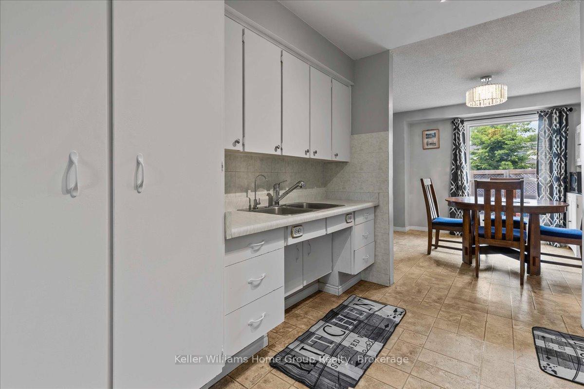 Photo 5 of Unit 10, 40 Silvercreek Parkway N, Guelph, Junction/Onward Willow — HOMEH