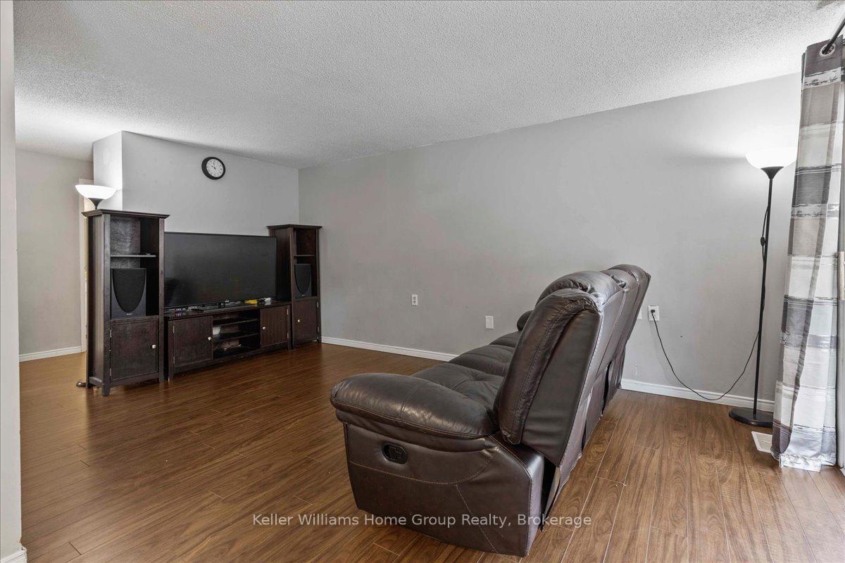 Photo 9 of Unit 10, 40 Silvercreek Parkway N, Guelph, Junction/Onward Willow — HOMEH