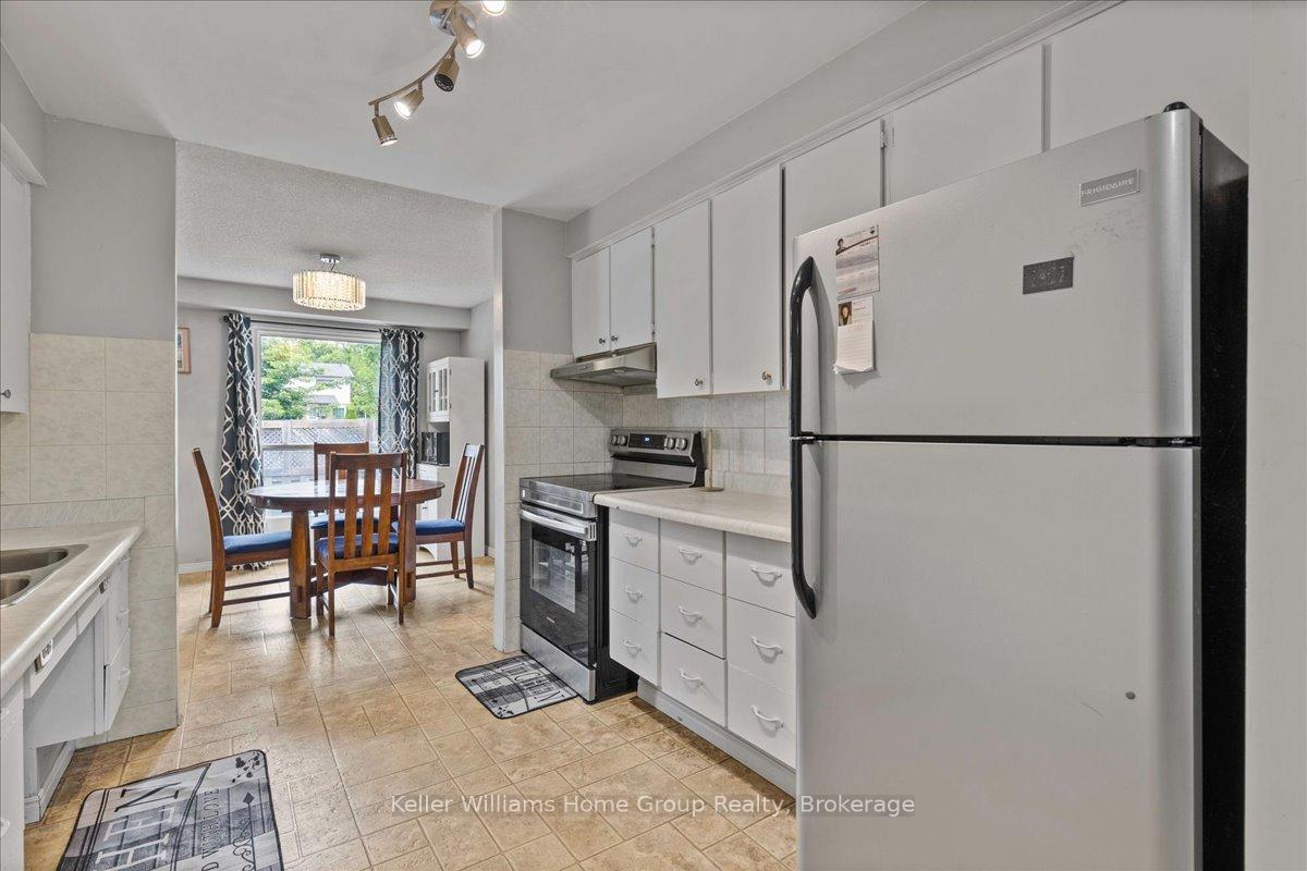 Photo 19 of Unit 10, 40 Silvercreek Parkway N, Guelph, Junction/Onward Willow — HOMEH