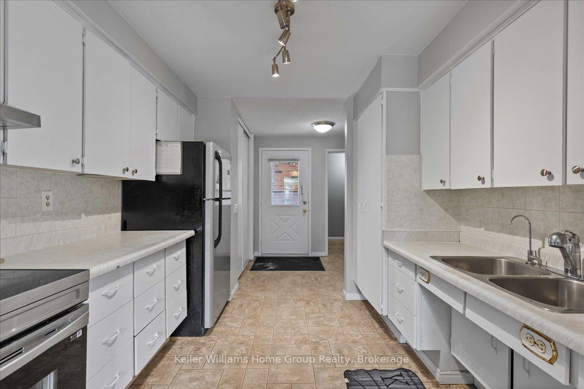Photo 20 of Unit 10, 40 Silvercreek Parkway N, Guelph, Junction/Onward Willow — HOMEH
