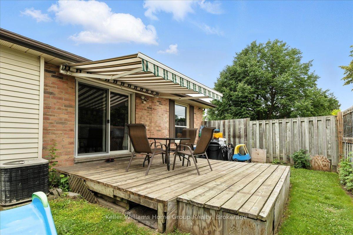 Photo 32 of Unit 10, 40 Silvercreek Parkway N, Guelph, Junction/Onward Willow — HOMEH