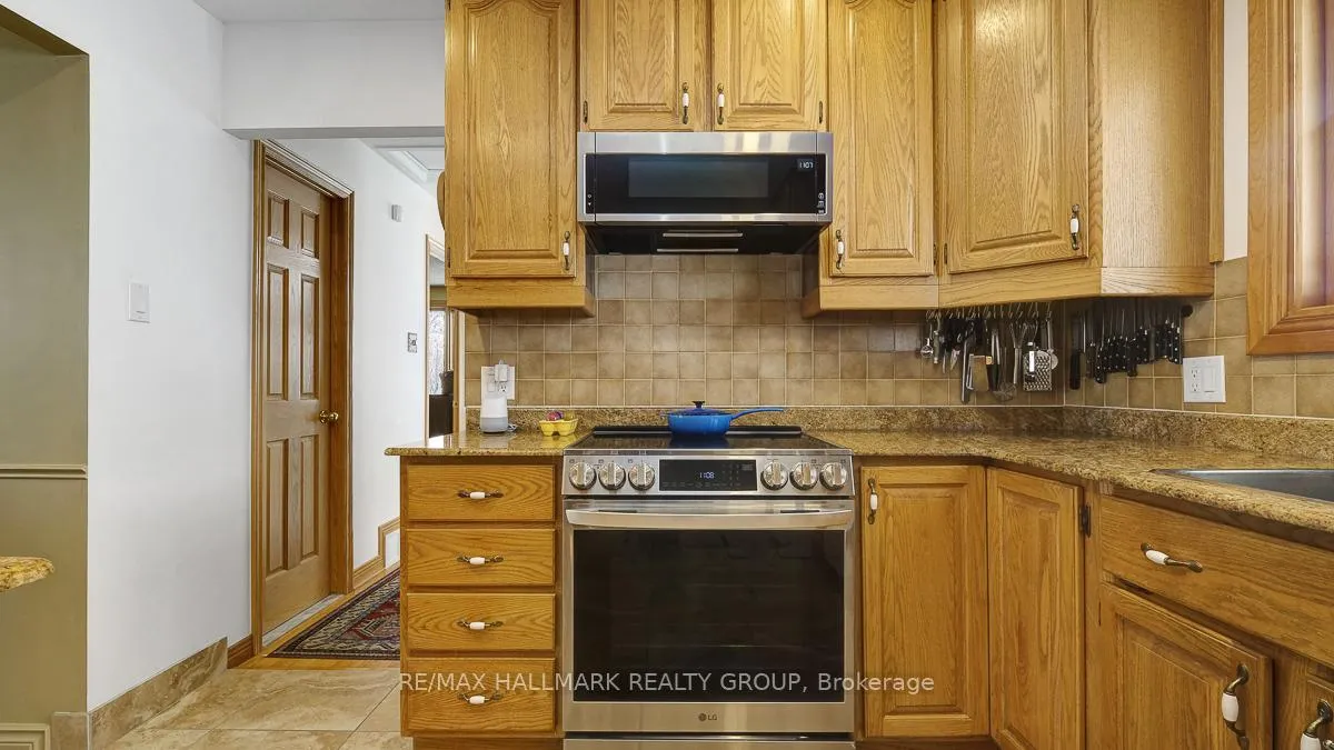 Photo 6 of 12 Woodhill Crescent, Ottawa, Blackburn Hamlet — HOMEH