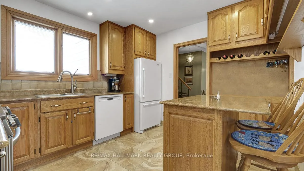 Photo 10 of 12 Woodhill Crescent, Ottawa, Blackburn Hamlet — HOMEH
