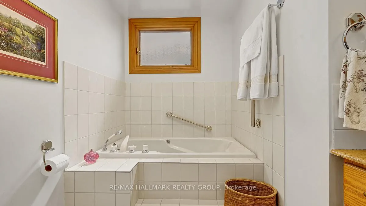 Photo 25 of 12 Woodhill Crescent, Ottawa, Blackburn Hamlet — HOMEH