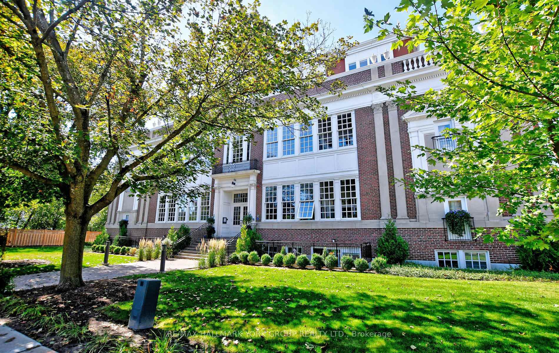 Photo 4 of Unit 206, 64 Wells Street, Aurora, Aurora Village — HOMEH