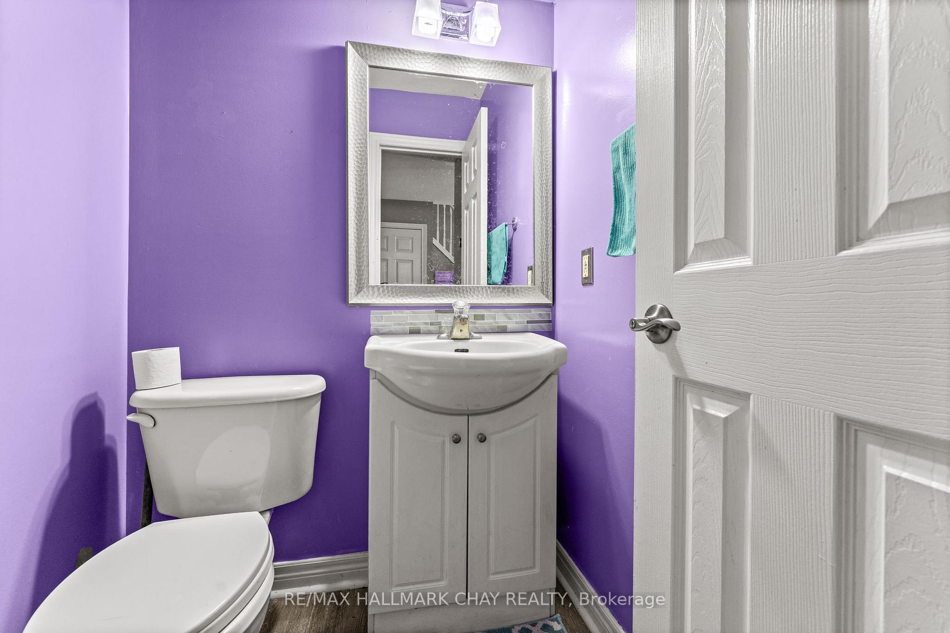 Photo 5 of 243 Stanley Street, Barrie, East Bayfield — HOMEH