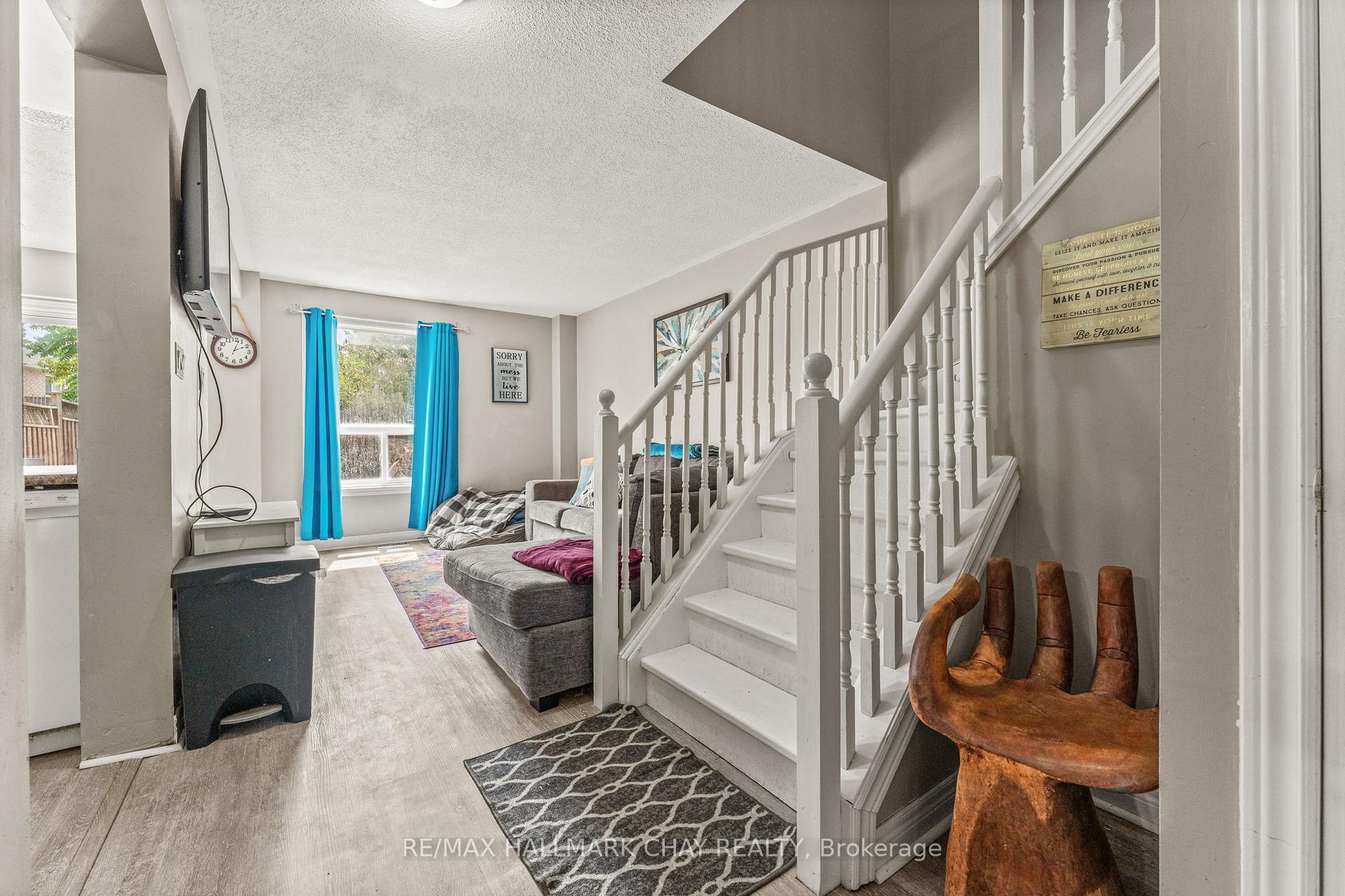 Photo 4 of 243 Stanley Street, Barrie, East Bayfield — HOMEH