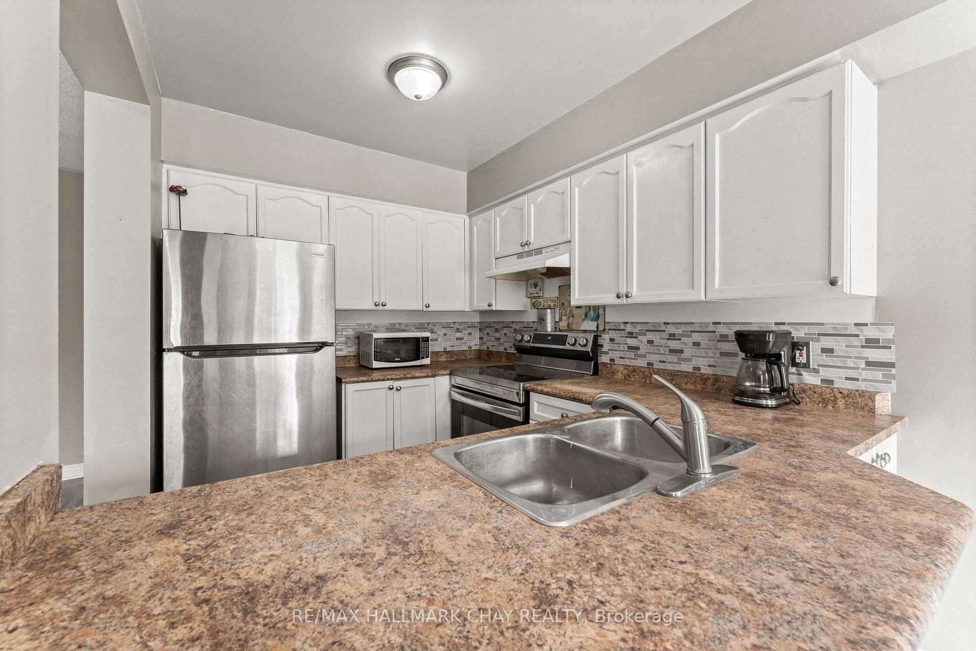 Photo 10 of 243 Stanley Street, Barrie, East Bayfield — HOMEH