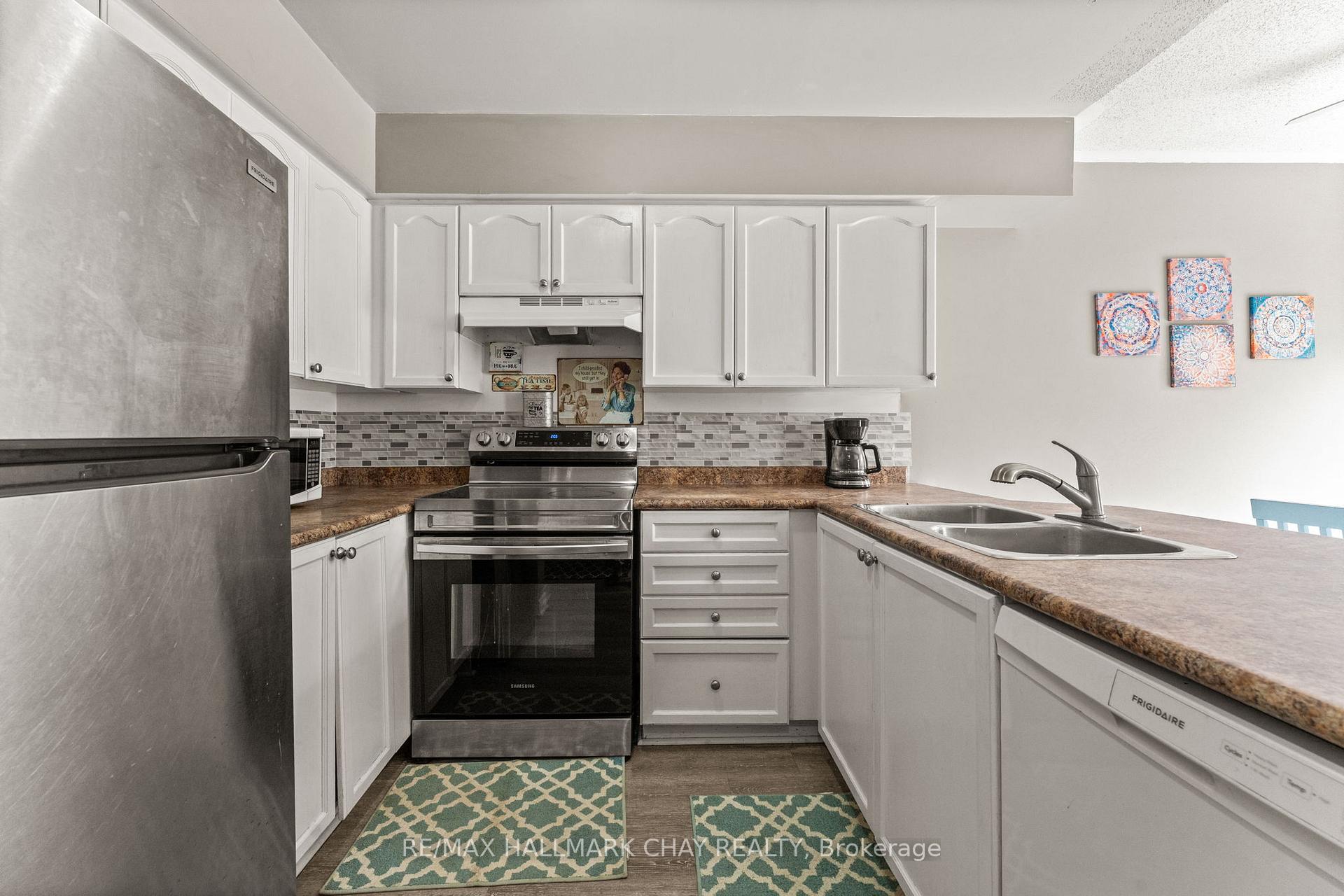 Photo 14 of 243 Stanley Street, Barrie, East Bayfield — HOMEH