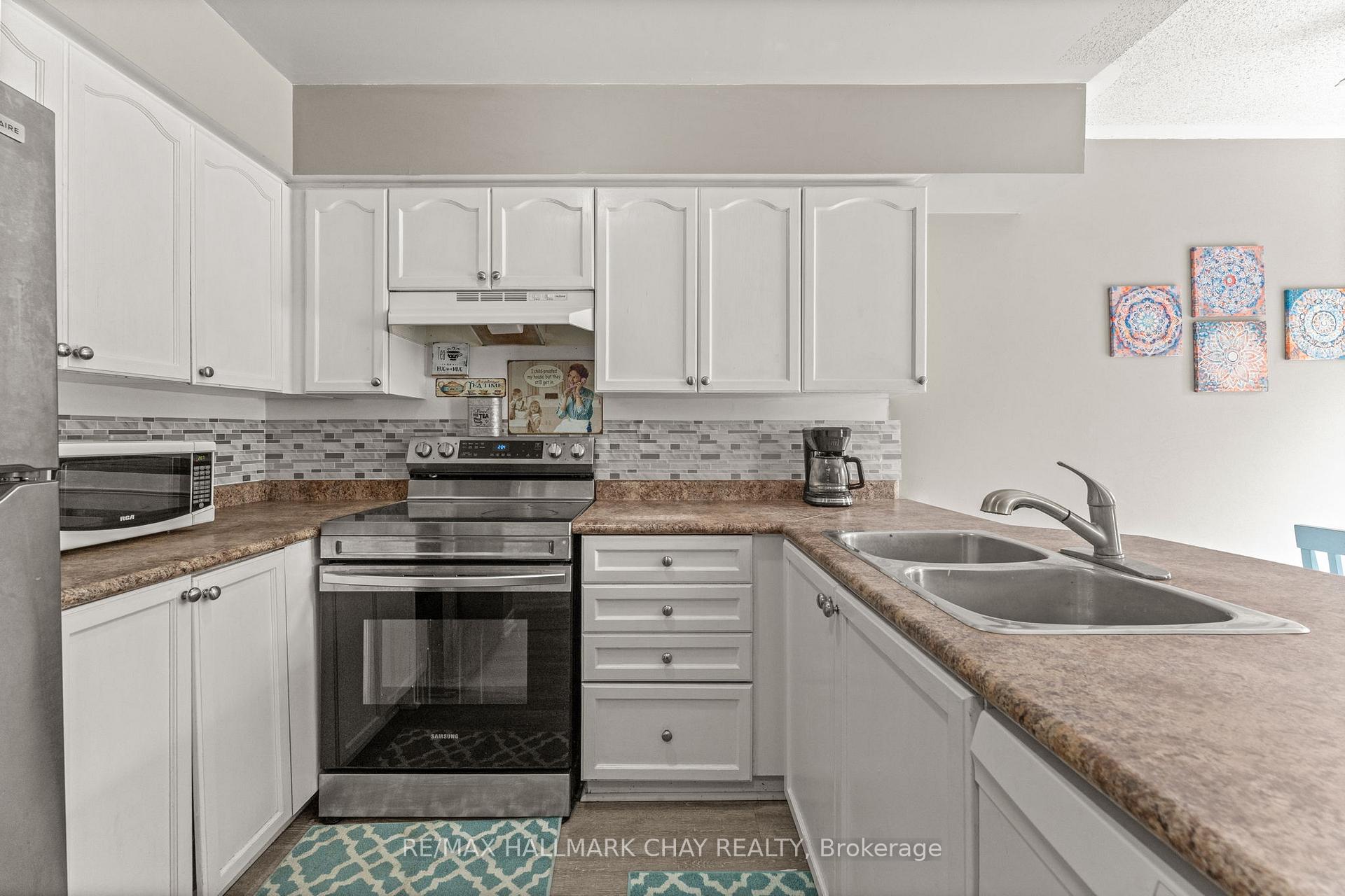 Photo 15 of 243 Stanley Street, Barrie, East Bayfield — HOMEH