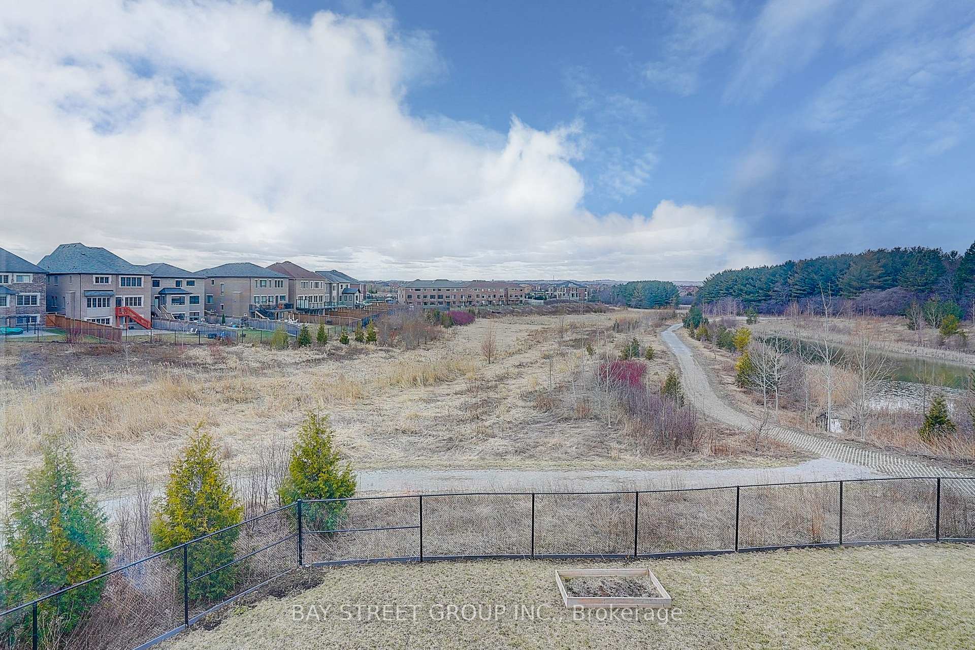Photo 33 of 82 Conklin Crescent, Aurora, Rural Aurora — HOMEH