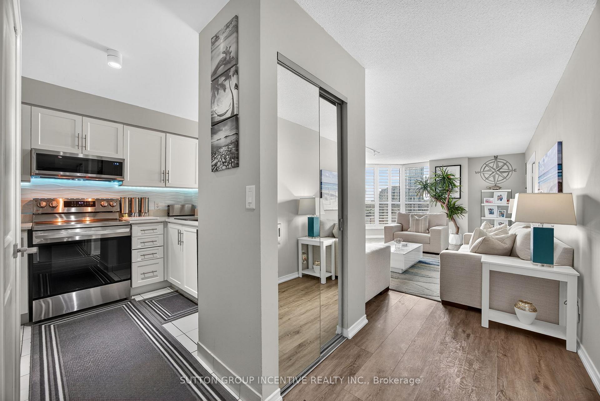 Front of Unit 505, 140 Dunlop Street E