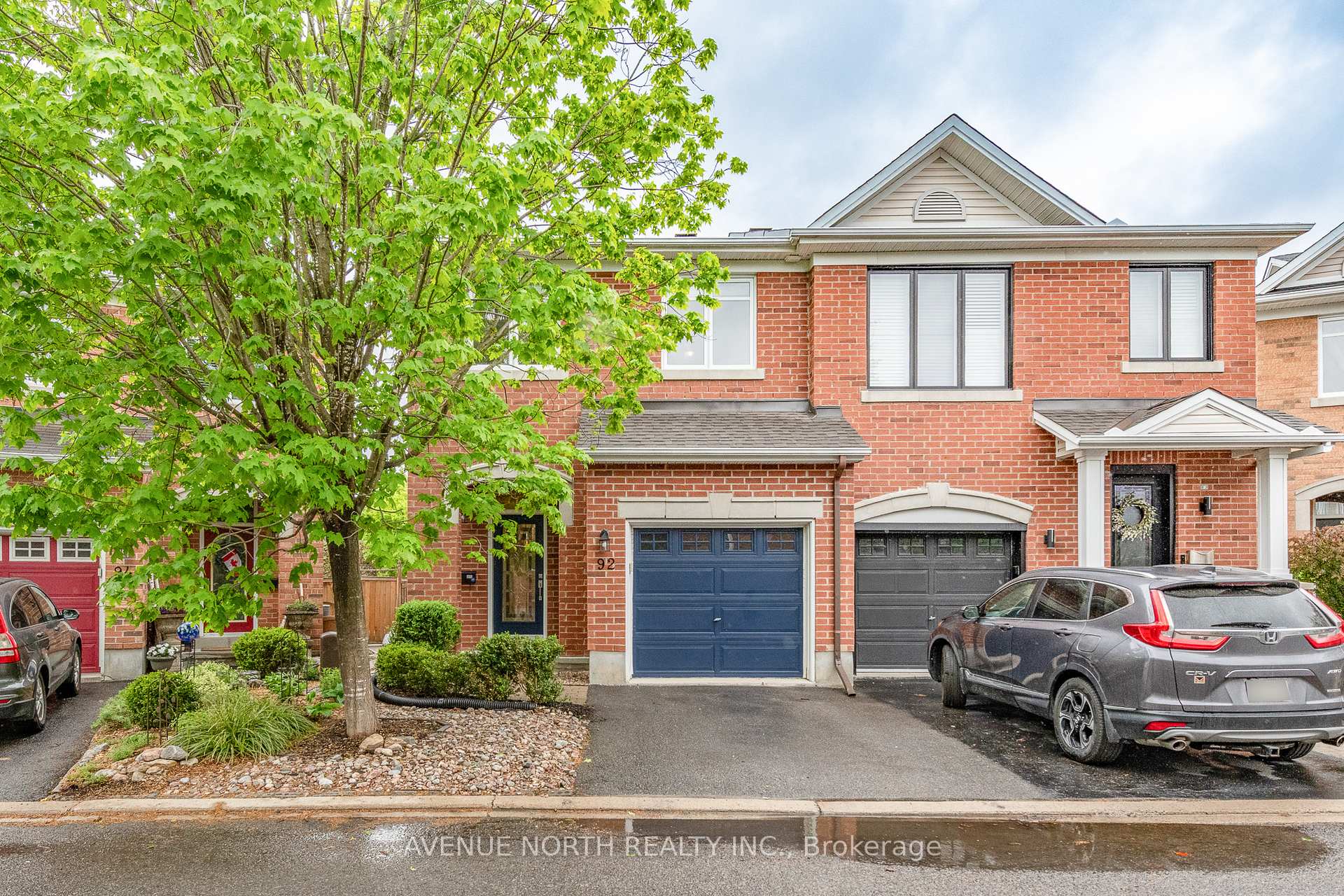Photo 1 of 92 Encore Private, Ottawa, City View/Skyline/Fisher Heights/Parkwood Hills — HOMEH