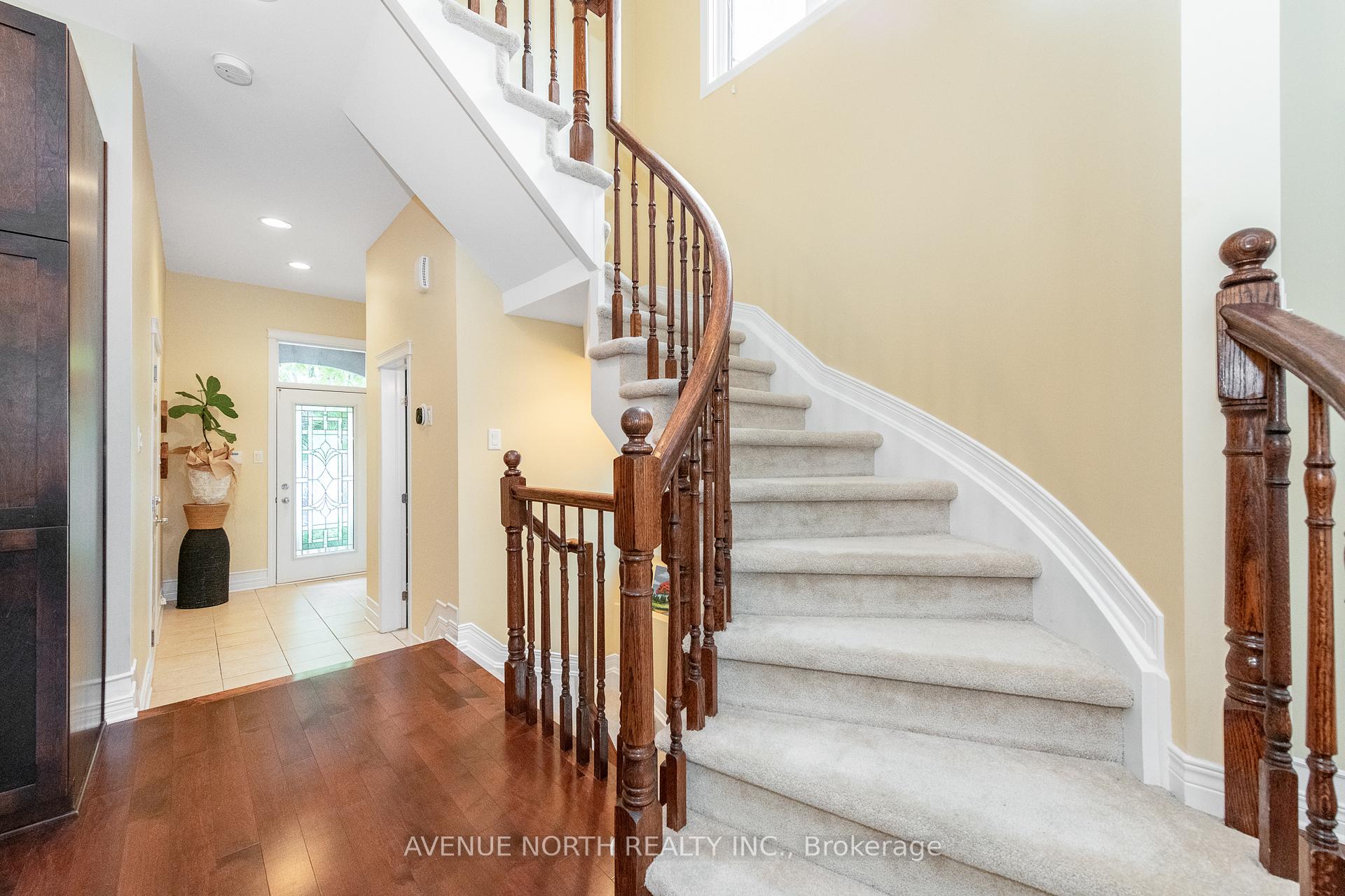 Photo 3 of 92 Encore Private, Ottawa, City View/Skyline/Fisher Heights/Parkwood Hills — HOMEH