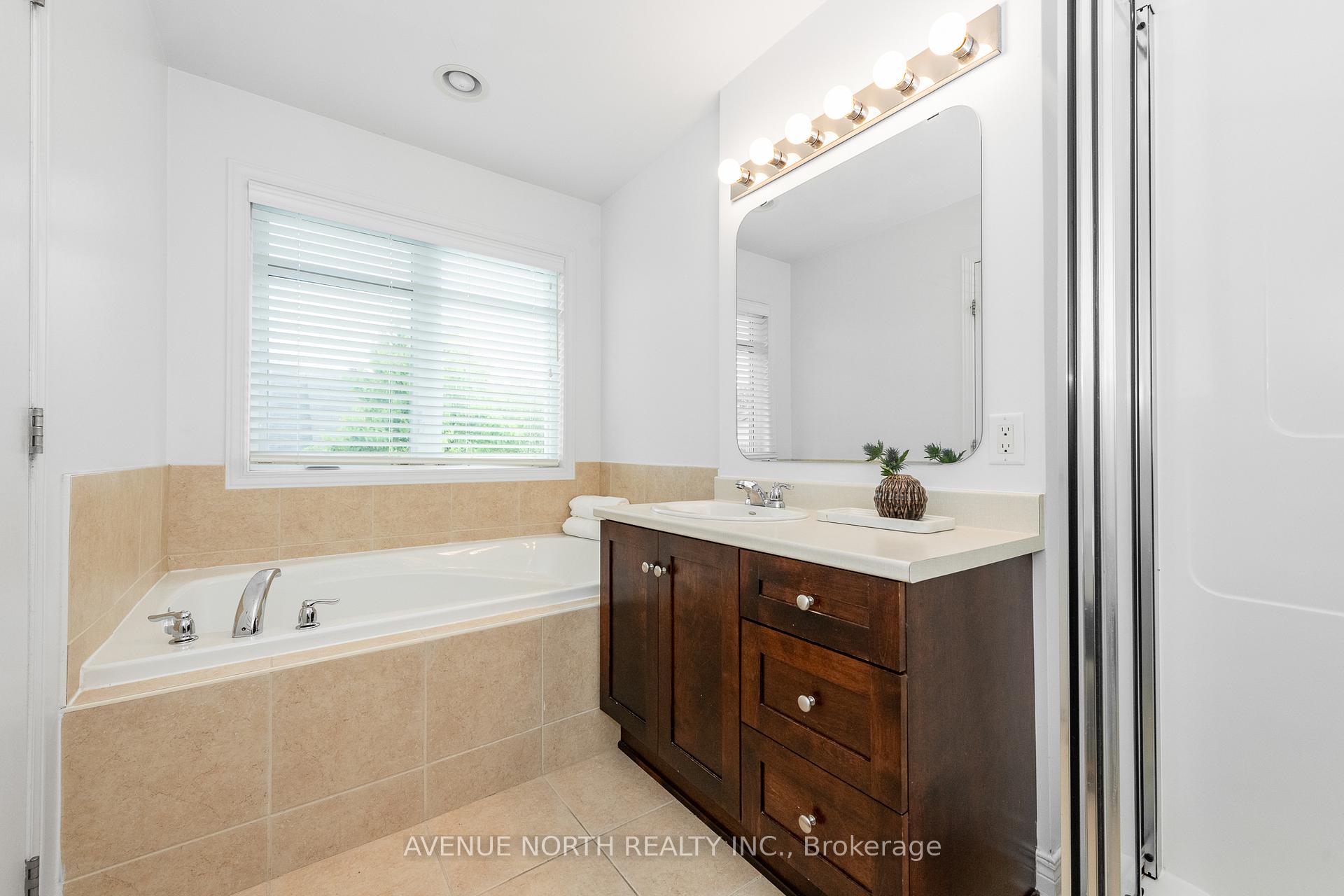 Photo 18 of 92 Encore Private, Ottawa, City View/Skyline/Fisher Heights/Parkwood Hills — HOMEH