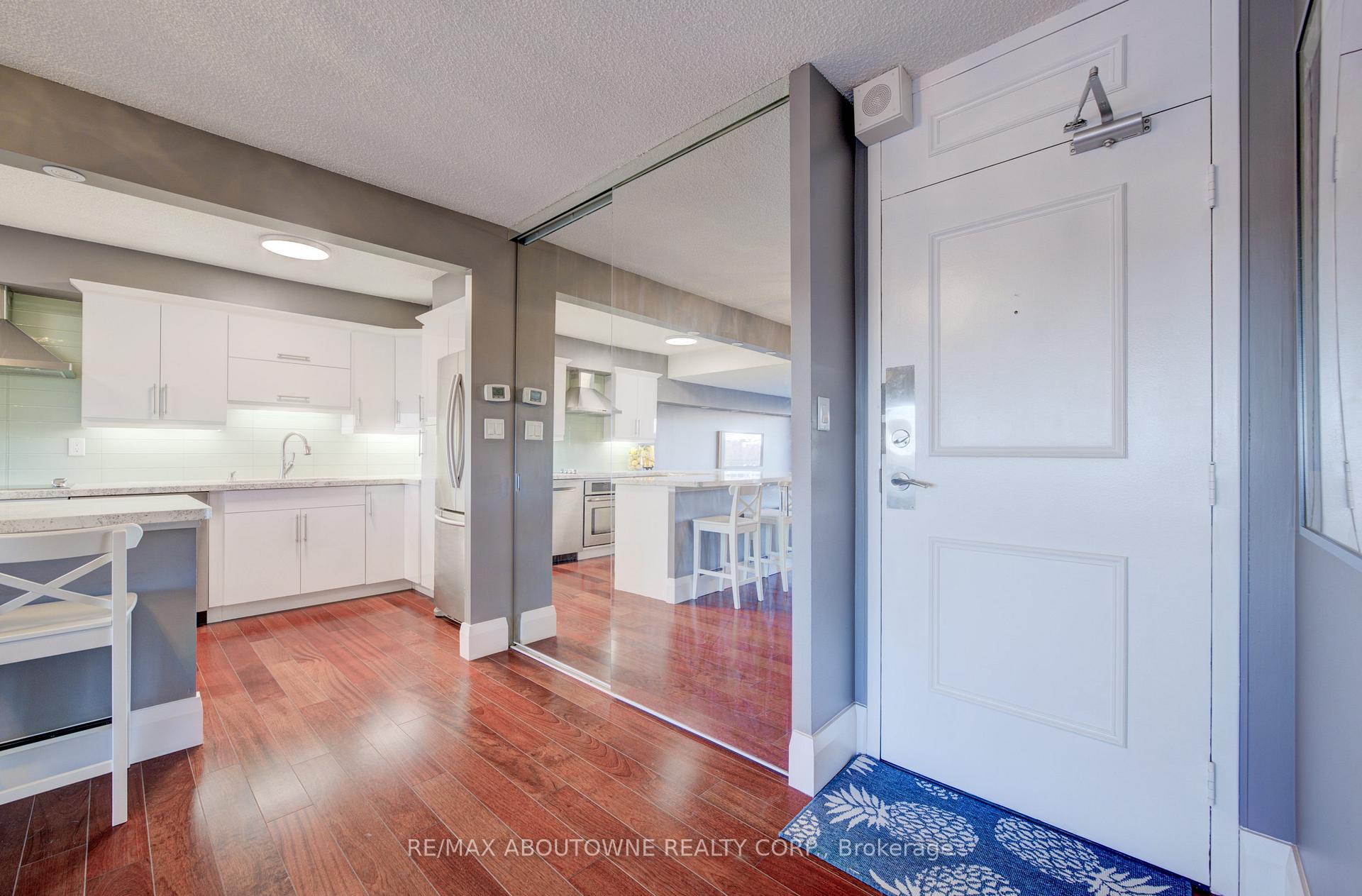 Photo 5 of Unit 1006, 260 Scarlett Road, Toronto, Rockcliffe-Smythe — HOMEH