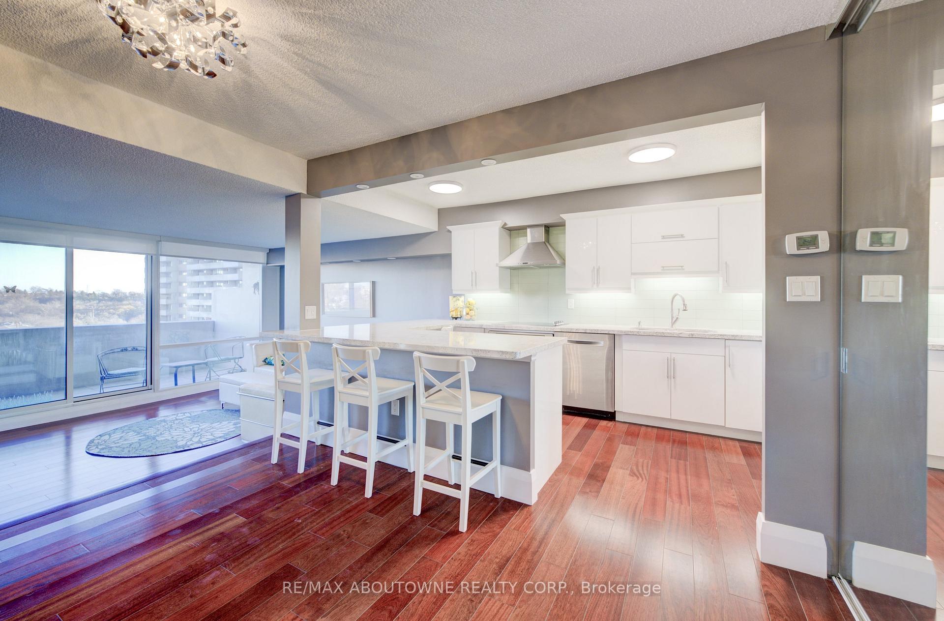 Photo 7 of Unit 1006, 260 Scarlett Road, Toronto, Rockcliffe-Smythe — HOMEH