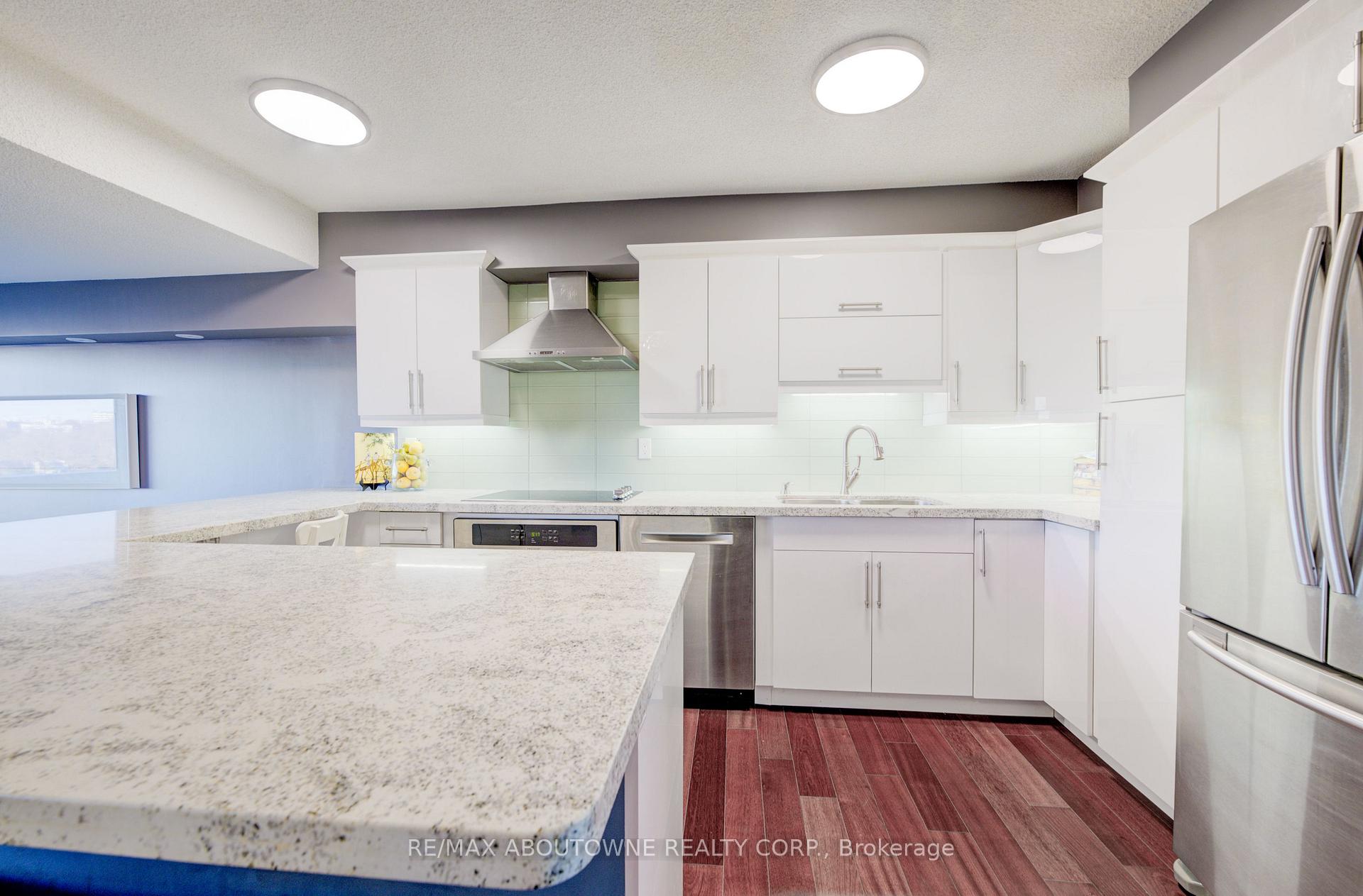 Photo 8 of Unit 1006, 260 Scarlett Road, Toronto, Rockcliffe-Smythe — HOMEH