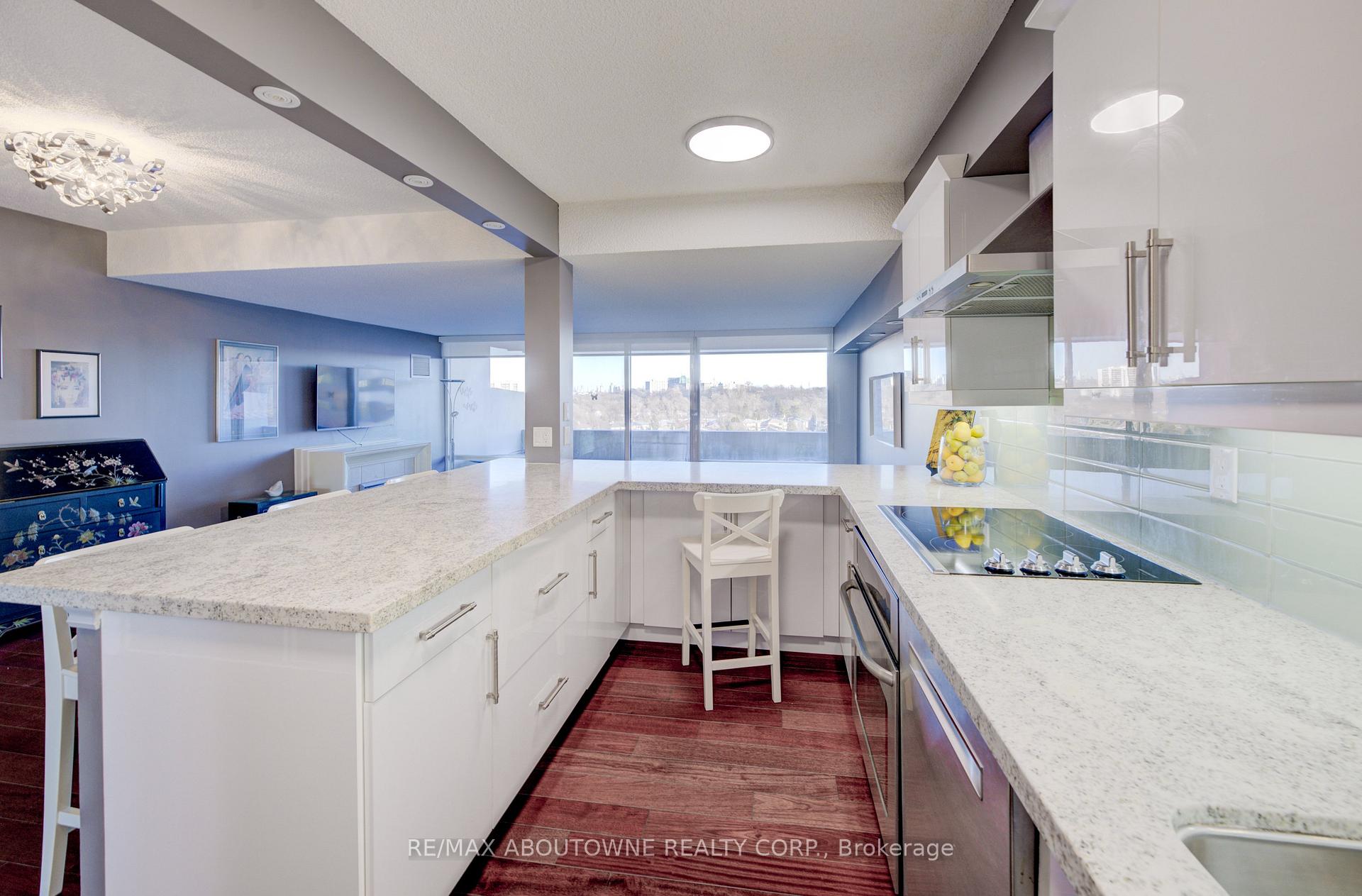 Photo 9 of Unit 1006, 260 Scarlett Road, Toronto, Rockcliffe-Smythe — HOMEH