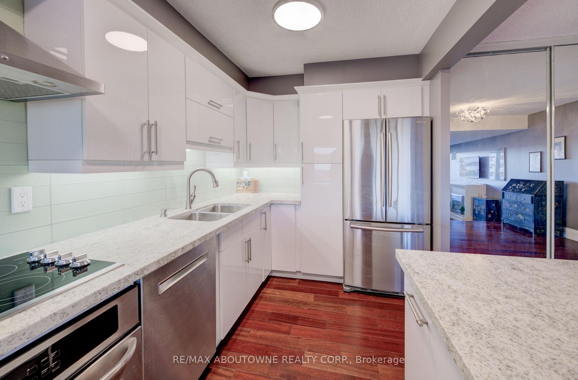 Photo 11 of Unit 1006, 260 Scarlett Road, Toronto, Rockcliffe-Smythe — HOMEH
