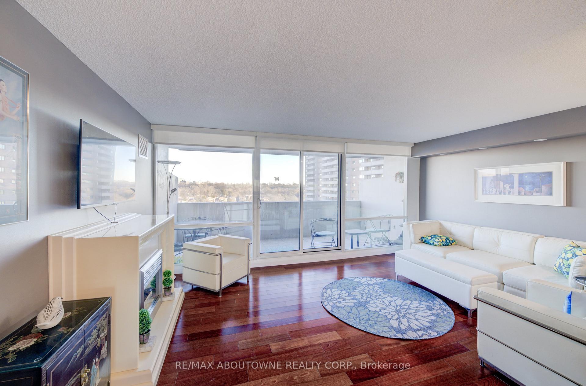 Photo 12 of Unit 1006, 260 Scarlett Road, Toronto, Rockcliffe-Smythe — HOMEH