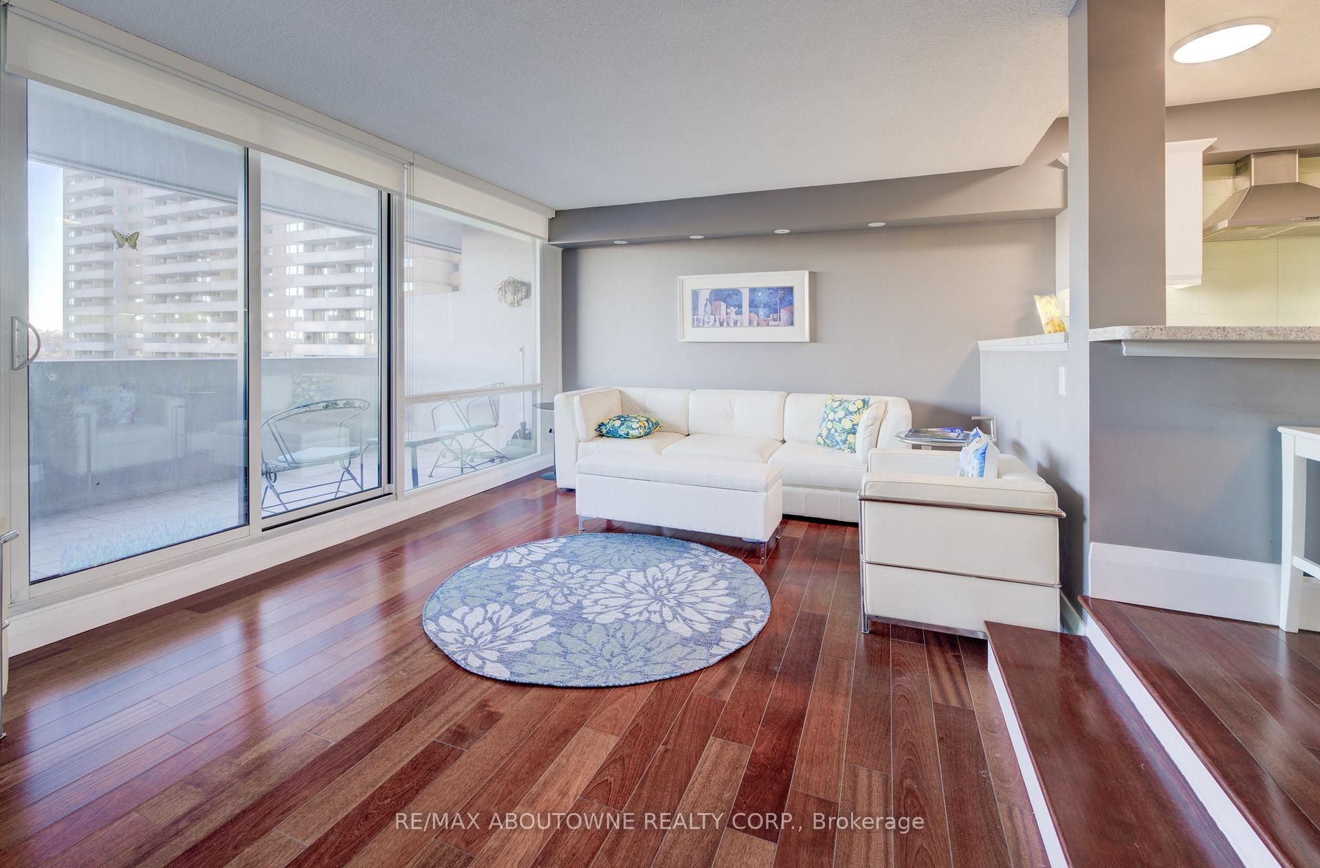 Photo 13 of Unit 1006, 260 Scarlett Road, Toronto, Rockcliffe-Smythe — HOMEH