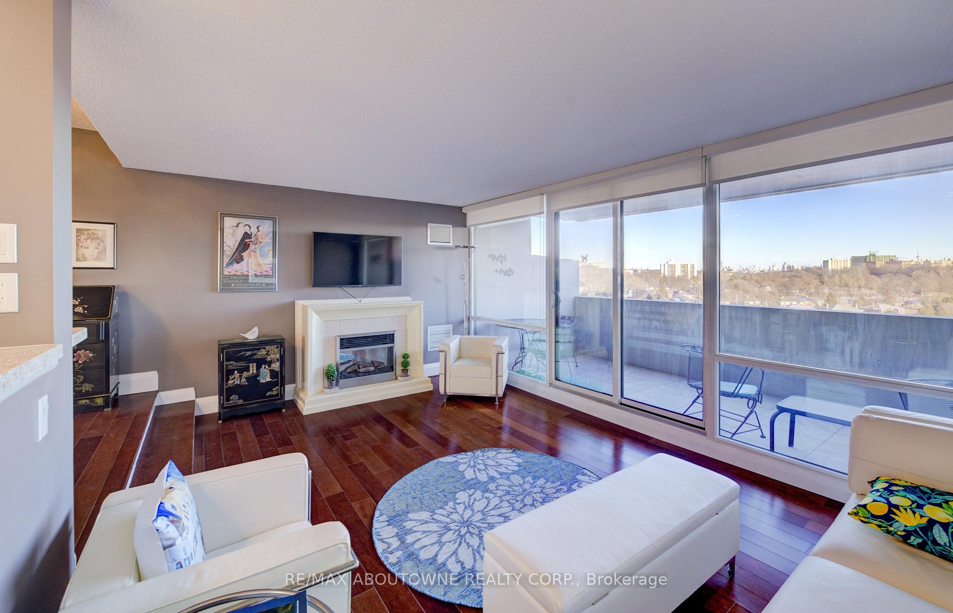 Photo 14 of Unit 1006, 260 Scarlett Road, Toronto, Rockcliffe-Smythe — HOMEH