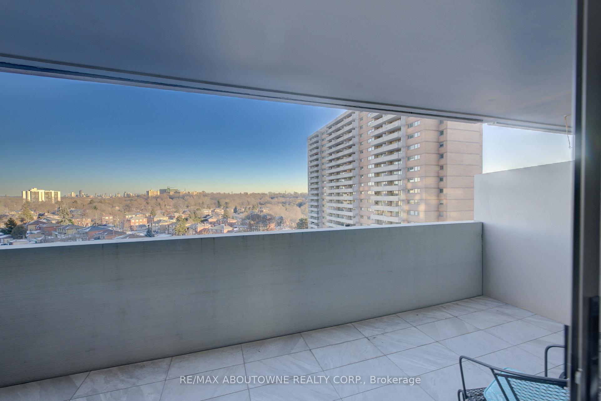 Photo 15 of Unit 1006, 260 Scarlett Road, Toronto, Rockcliffe-Smythe — HOMEH