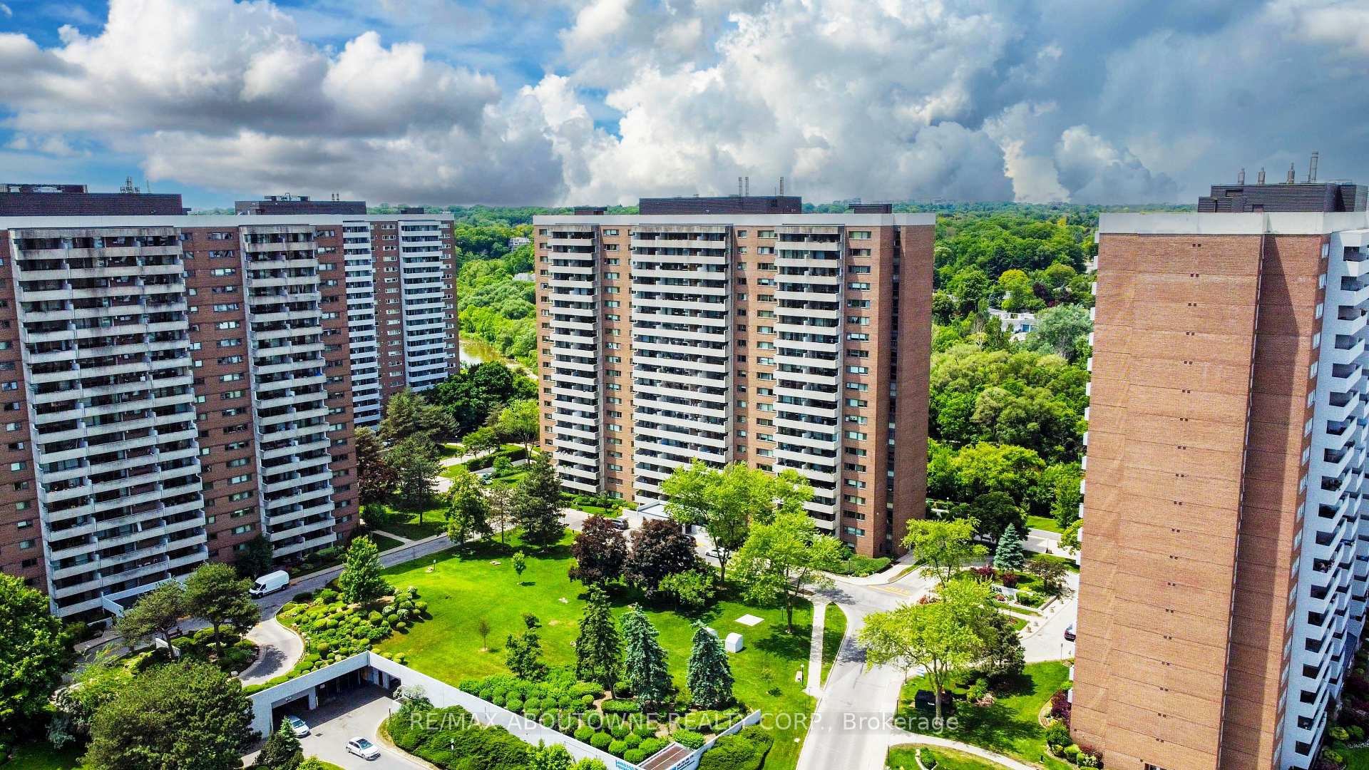 Photo 32 of Unit 1006, 260 Scarlett Road, Toronto, Rockcliffe-Smythe — HOMEH